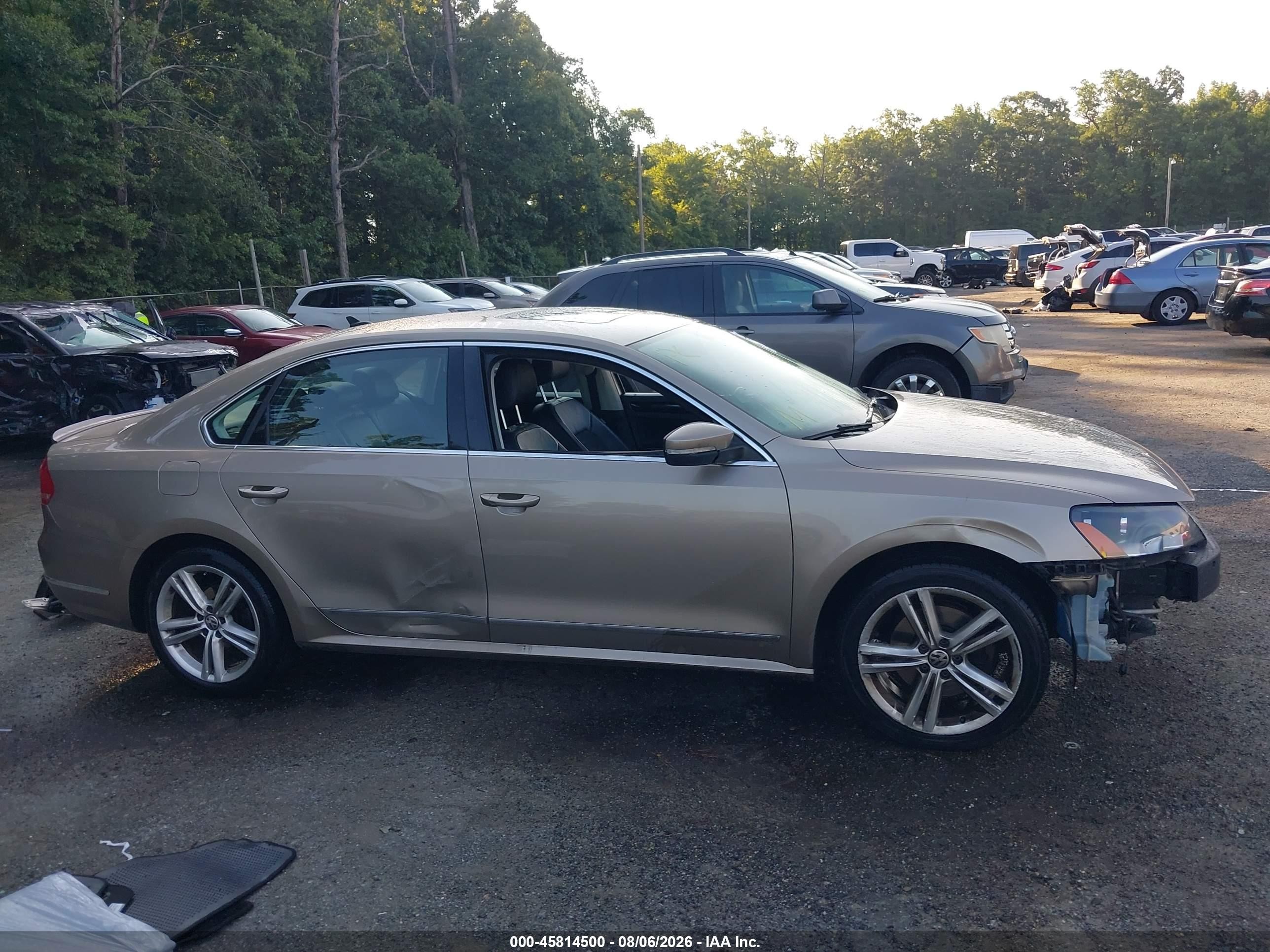 2015 Volkswagen Passat 1.8t Sel Premium Gold vin: 1VWCT7A33FC027008
