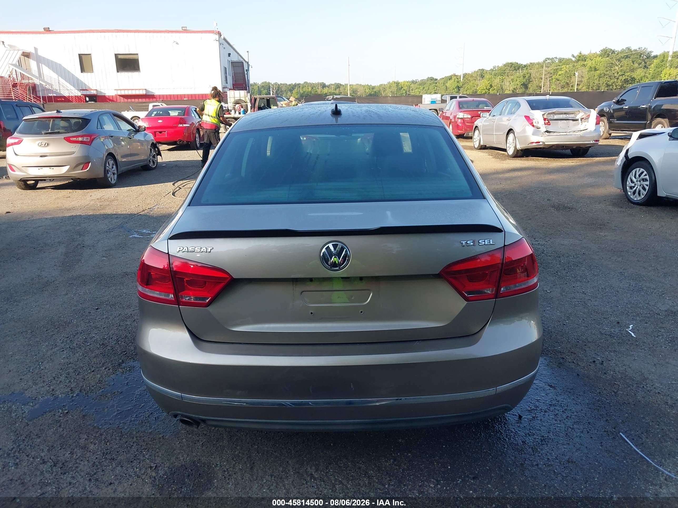 2015 Volkswagen Passat 1.8t Sel Premium Gold vin: 1VWCT7A33FC027008