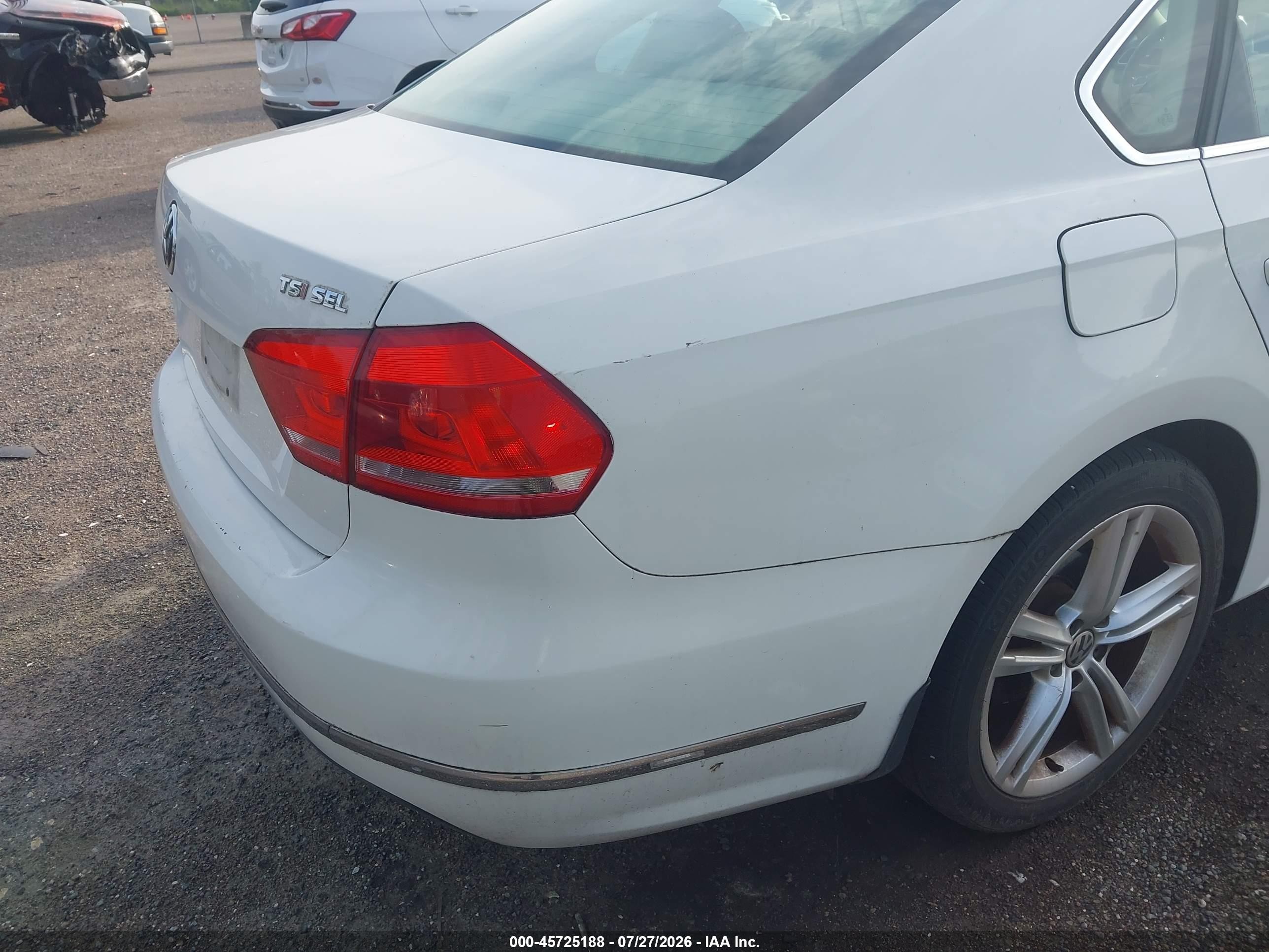 2015 Volkswagen Passat 1.8t Sel Premium White vin: 1VWCT7A33FC053401