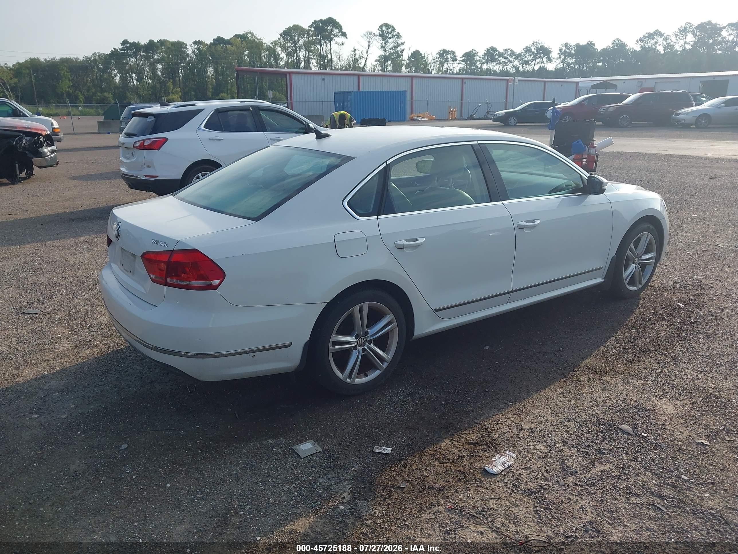2015 Volkswagen Passat 1.8t Sel Premium White vin: 1VWCT7A33FC053401