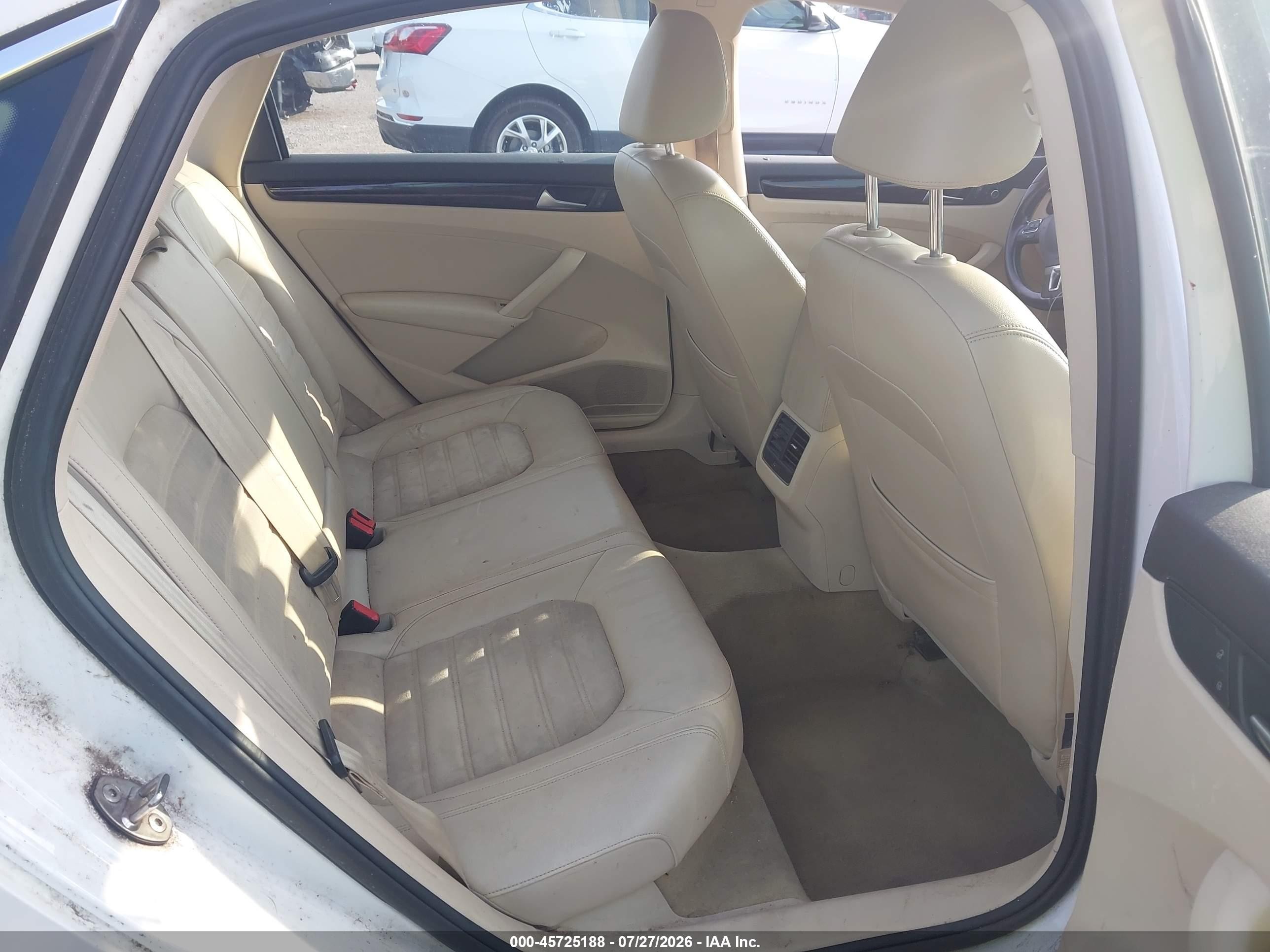 2015 Volkswagen Passat 1.8t Sel Premium White vin: 1VWCT7A33FC053401