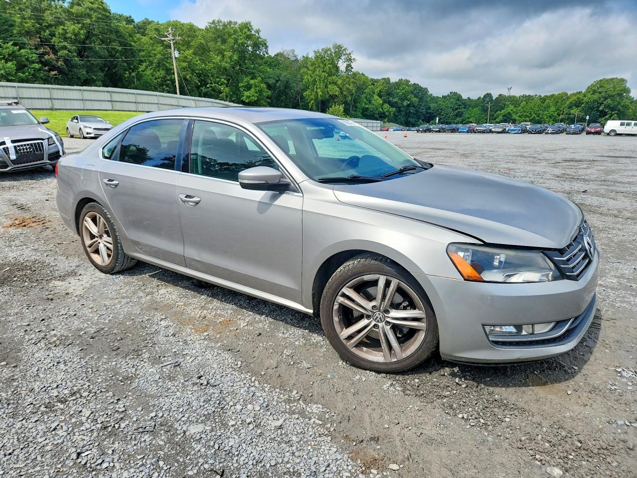 2014 Volkswagen Passat Sel Silver vin: 1VWCT7A34EC011351