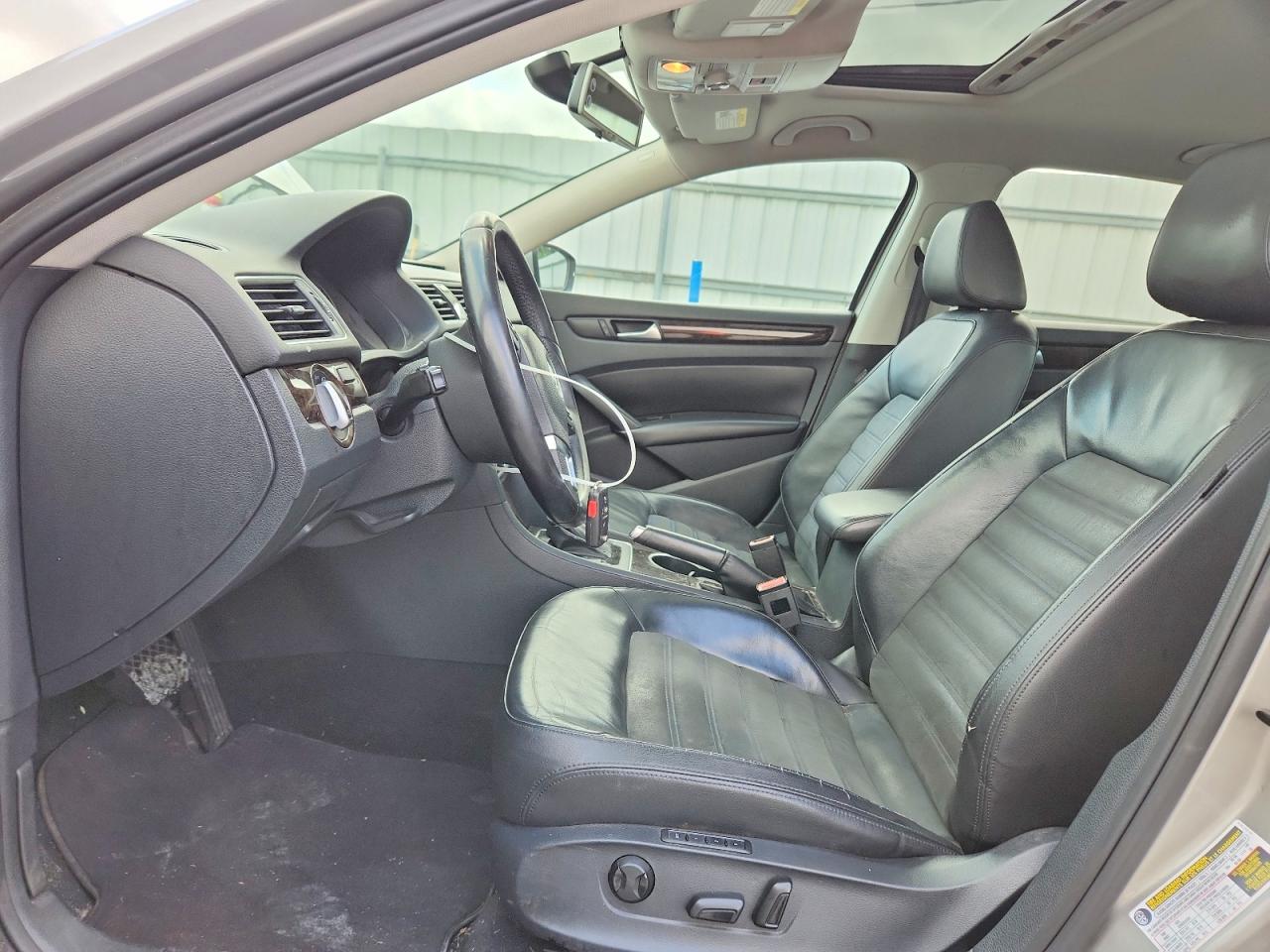 2014 Volkswagen Passat Sel Silver vin: 1VWCT7A34EC011351
