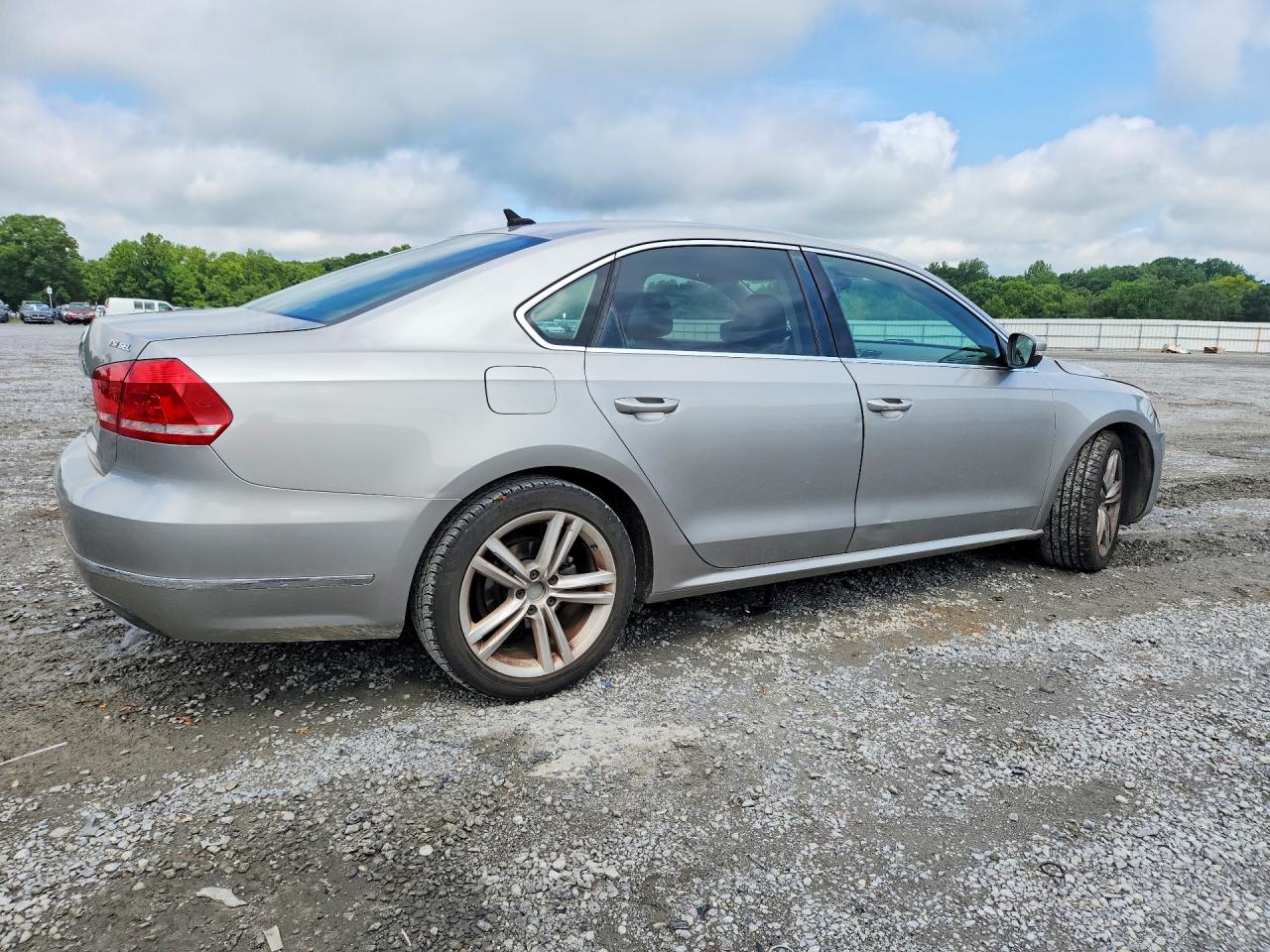 2014 Volkswagen Passat Sel Silver vin: 1VWCT7A34EC011351