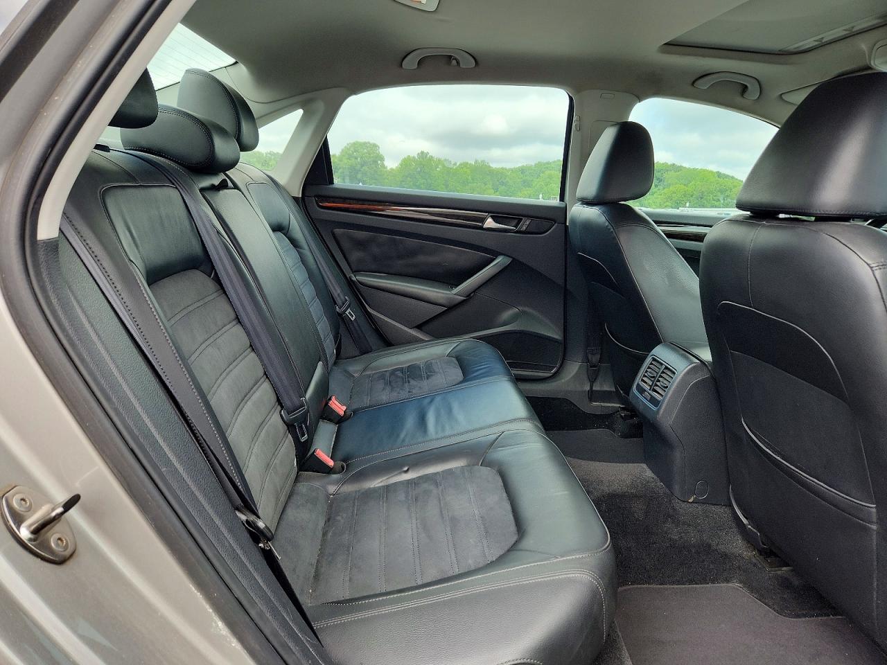 2014 Volkswagen Passat Sel Silver vin: 1VWCT7A34EC011351