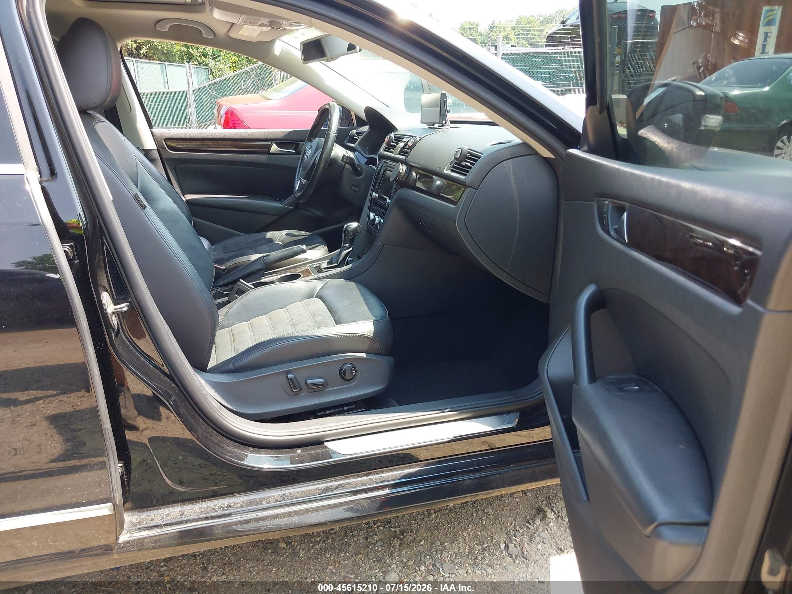 2014 Volkswagen Passat 1.8t Sel Premium Черный vin: 1VWCT7A35EC006370
