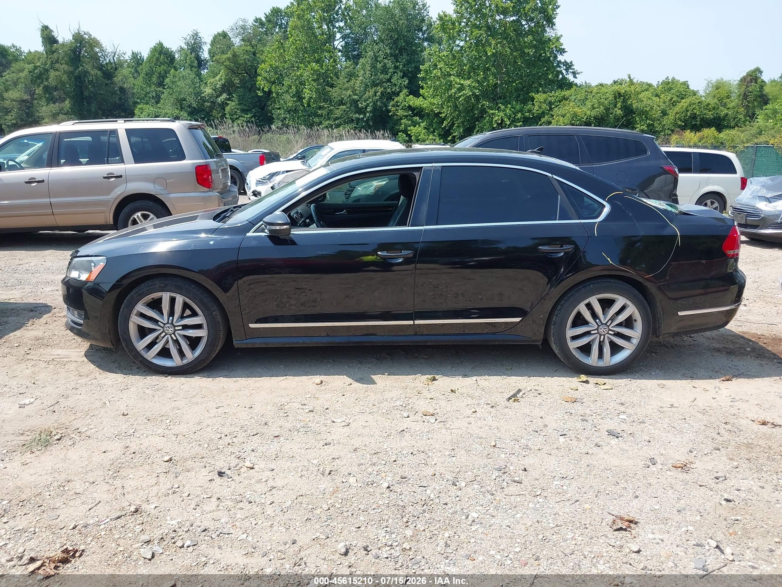 2014 Volkswagen Passat 1.8t Sel Premium Черный vin: 1VWCT7A35EC006370