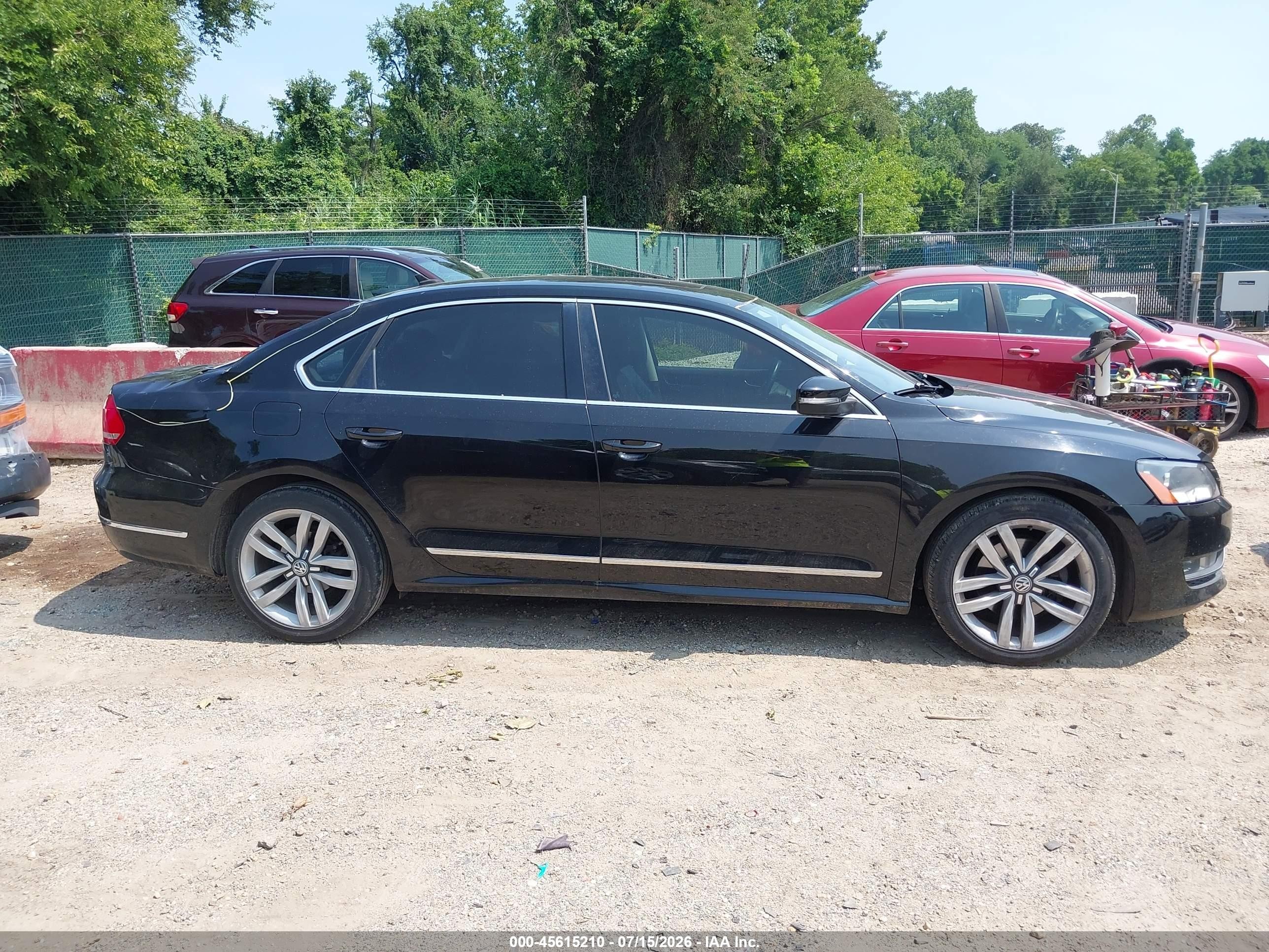 2014 Volkswagen Passat 1.8t Sel Premium Черный vin: 1VWCT7A35EC006370