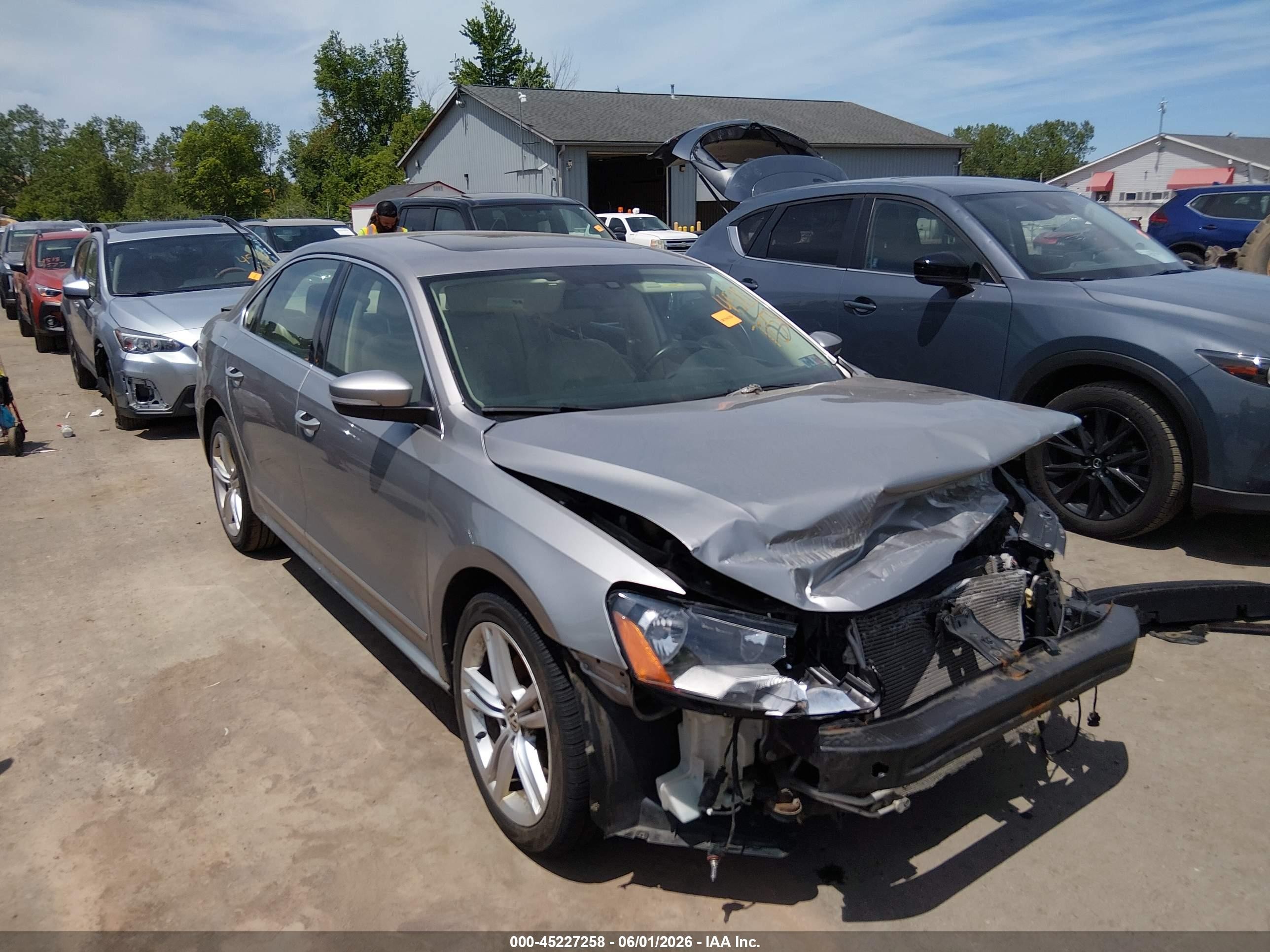 2014 Volkswagen Passat 1.8t Sel Premium Silver vin: 1VWCT7A35EC024447