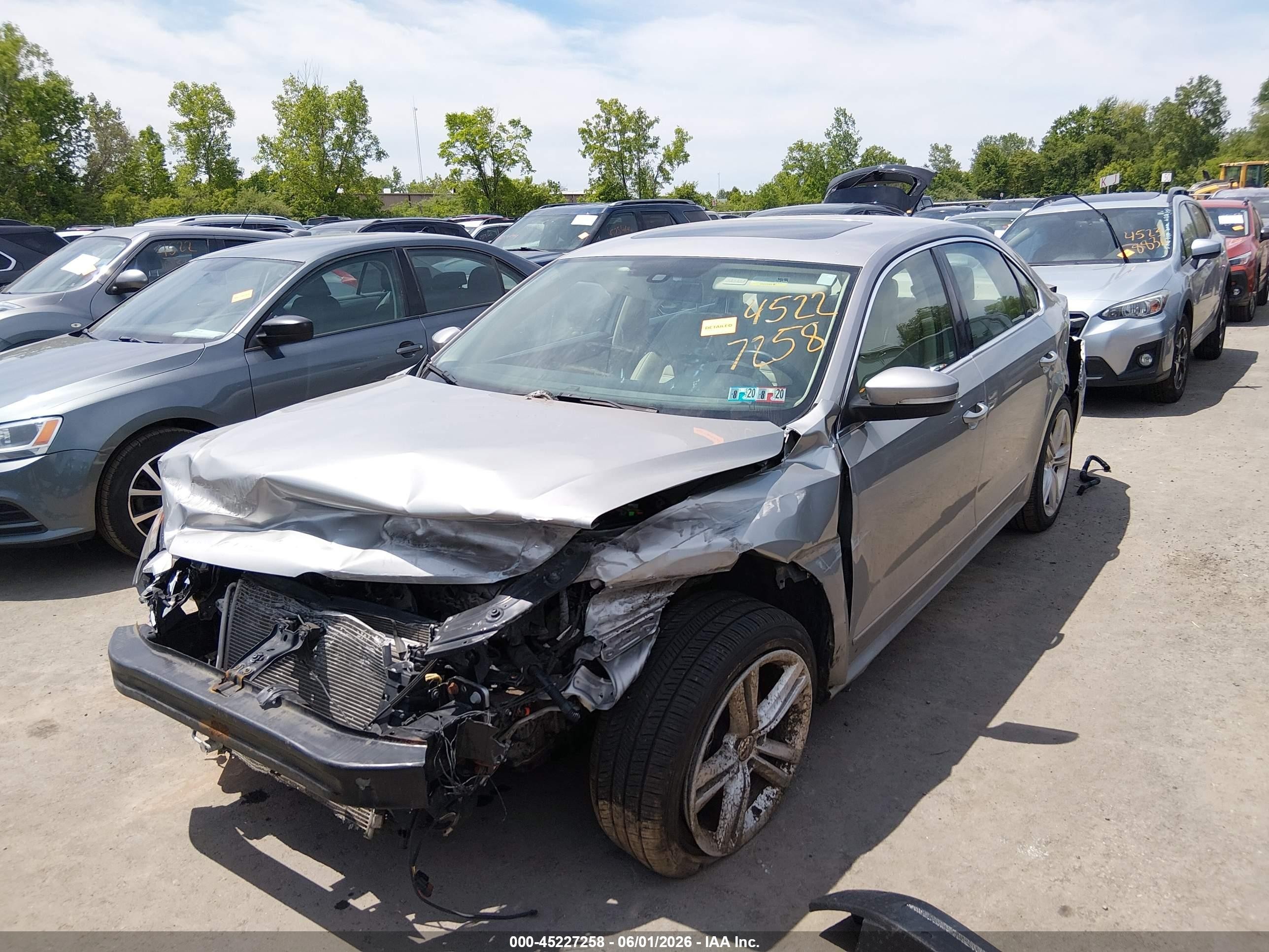 2014 Volkswagen Passat 1.8t Sel Premium Silver vin: 1VWCT7A35EC024447