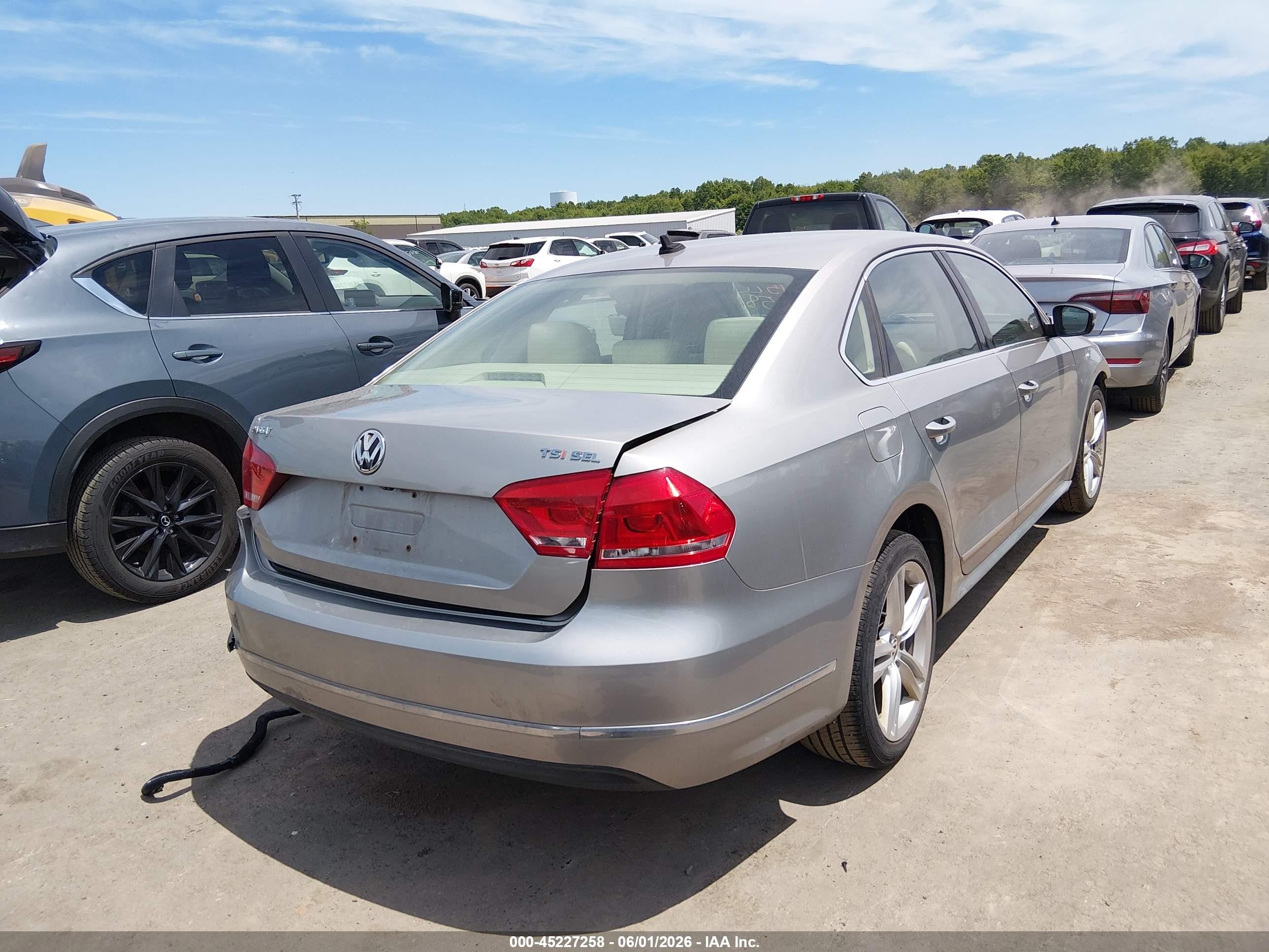 2014 Volkswagen Passat 1.8t Sel Premium Silver vin: 1VWCT7A35EC024447
