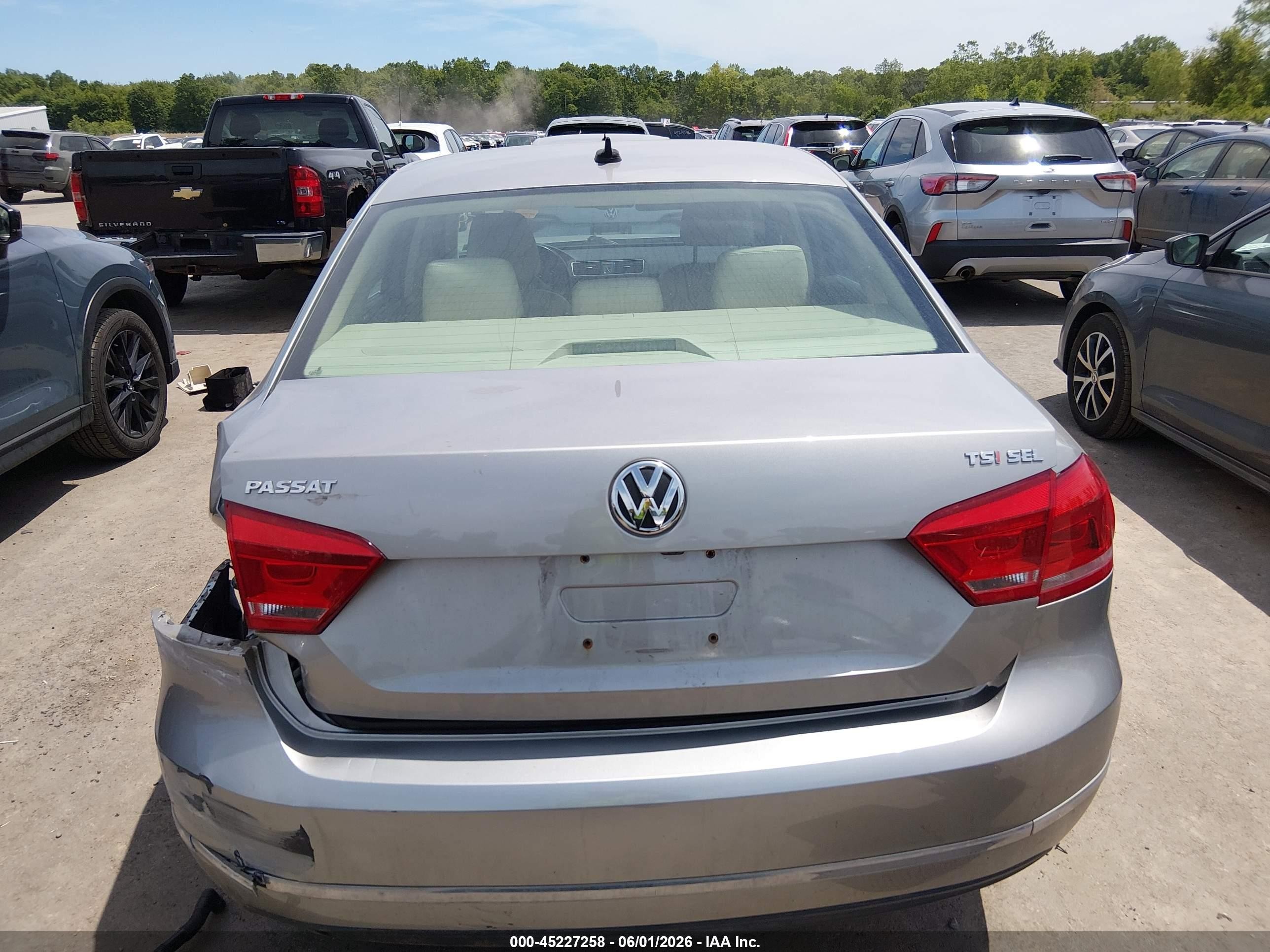 2014 Volkswagen Passat 1.8t Sel Premium Silver vin: 1VWCT7A35EC024447