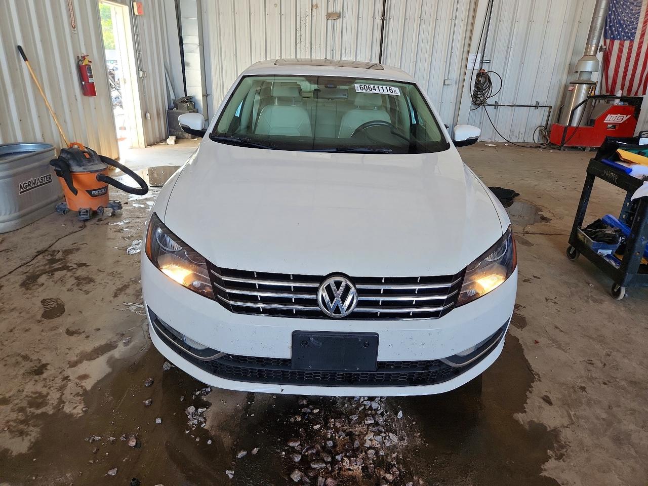 2015 Volkswagen Passat Sel Белый vin: 1VWCT7A35FC037815