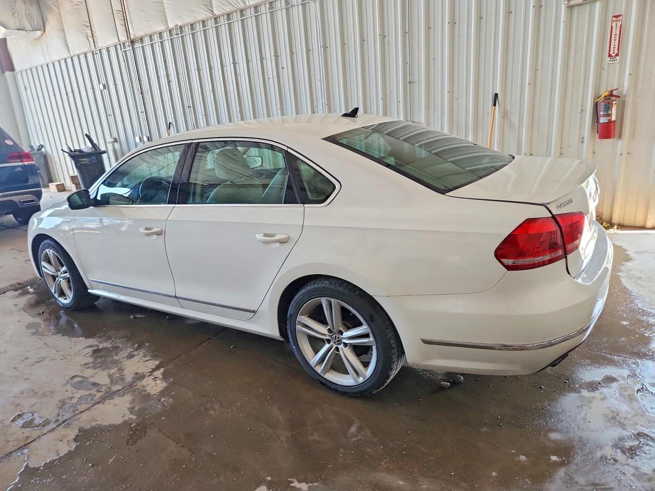 2015 Volkswagen Passat Sel Белый vin: 1VWCT7A35FC037815