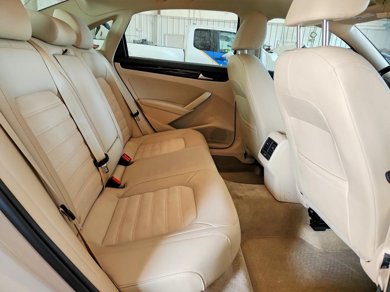 2015 Volkswagen Passat Sel Белый vin: 1VWCT7A35FC037815