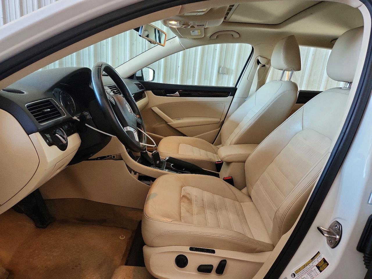 2015 Volkswagen Passat Sel Белый vin: 1VWCT7A35FC037815