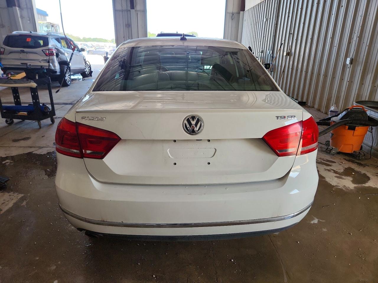 2015 Volkswagen Passat Sel Белый vin: 1VWCT7A35FC037815