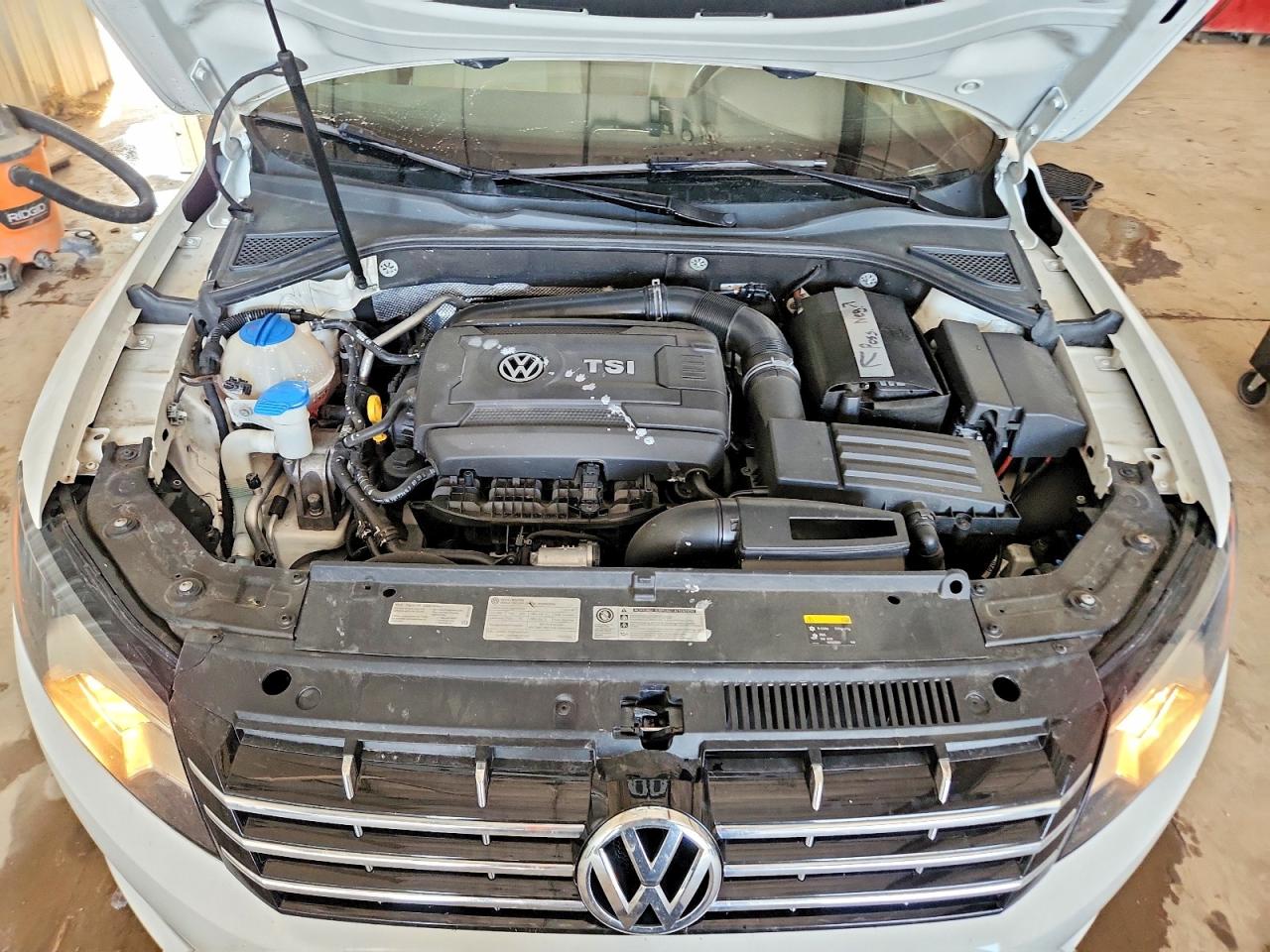 2015 Volkswagen Passat Sel Белый vin: 1VWCT7A35FC037815