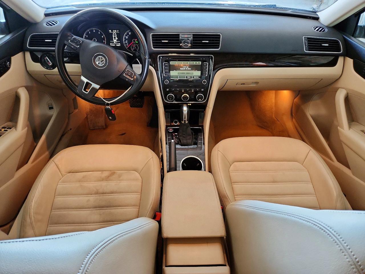 2015 Volkswagen Passat Sel Белый vin: 1VWCT7A35FC037815