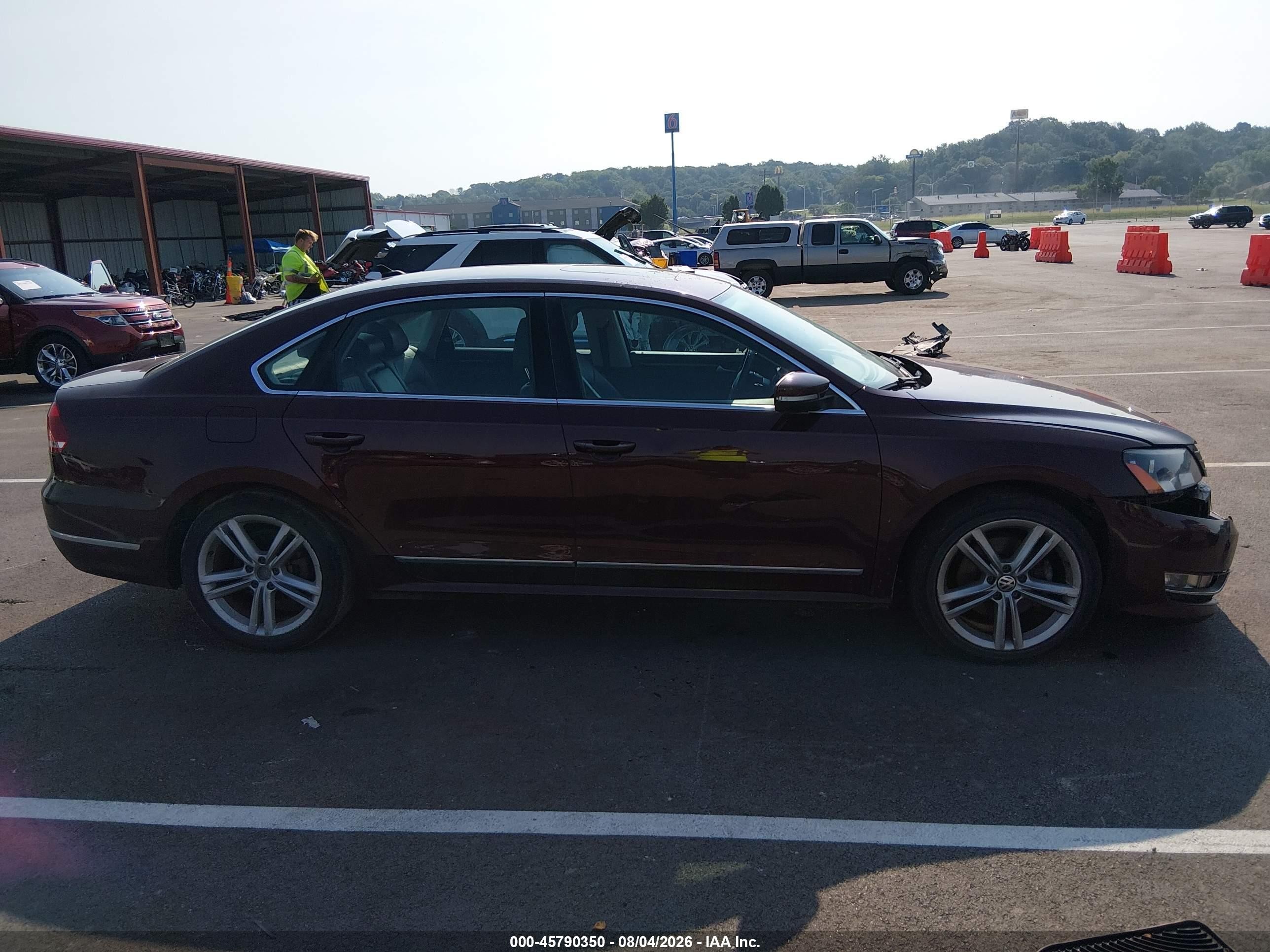 2014 Volkswagen Passat 1.8t Sel Premium Burgundy vin: 1VWCT7A36EC044996