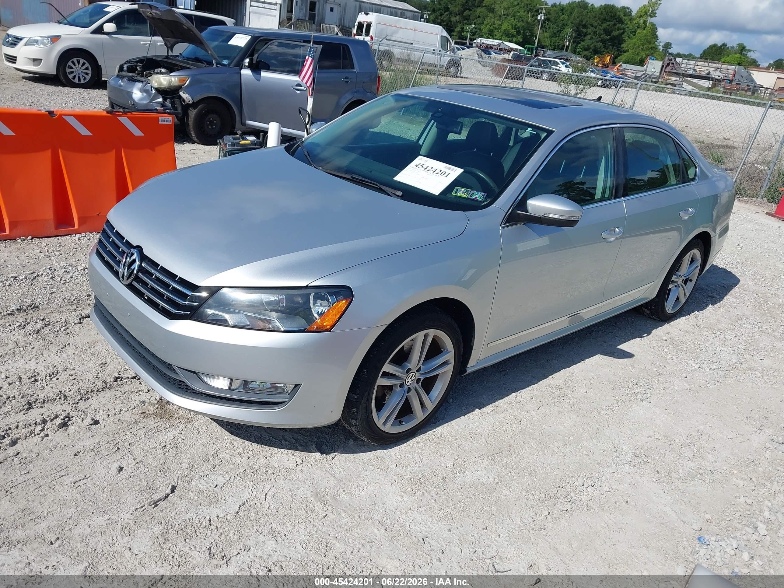 2014 Volkswagen Passat 1.8t Sel Premium Silver vin: 1VWCT7A36EC051754