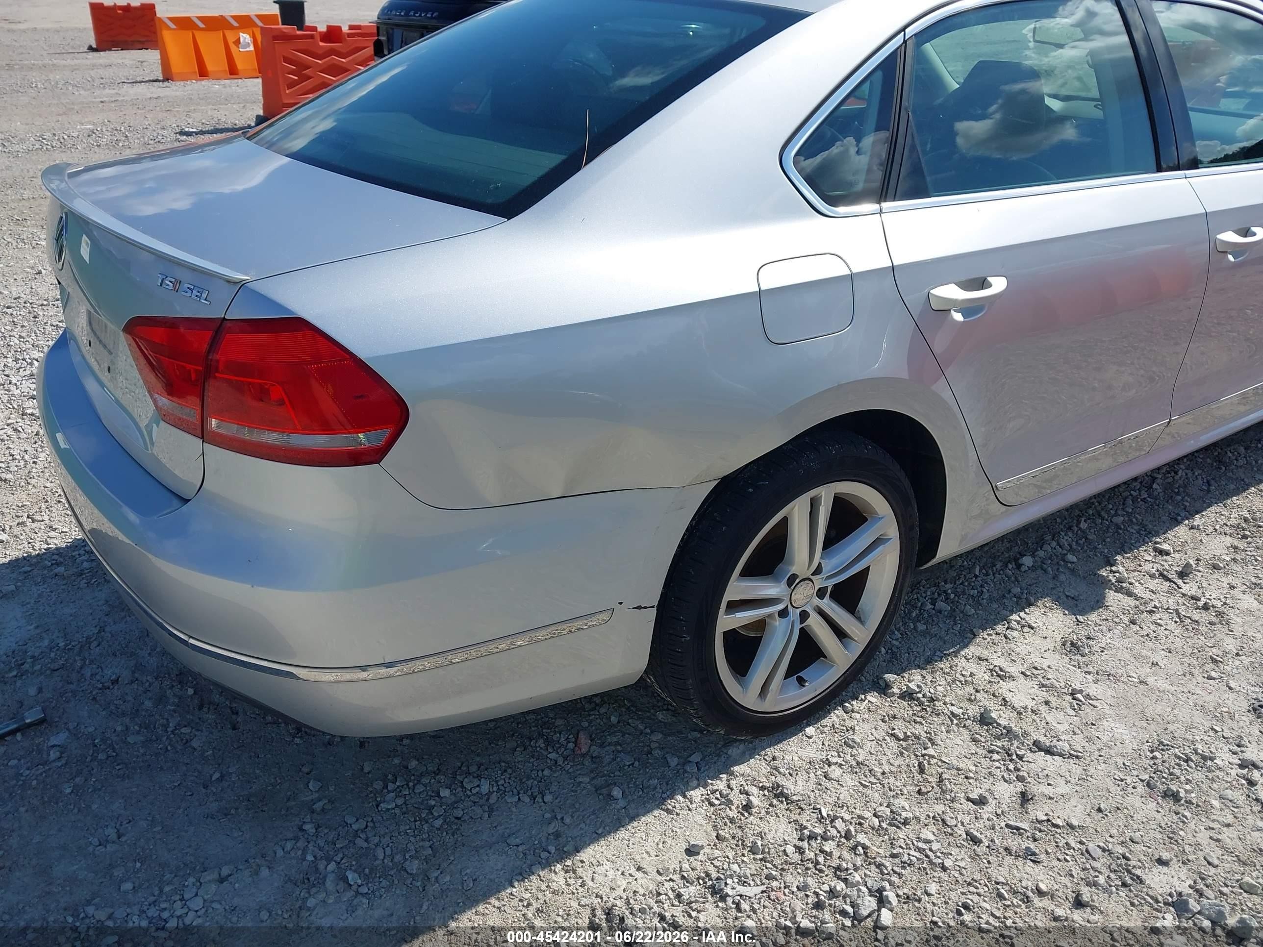 2014 Volkswagen Passat 1.8t Sel Premium Silver vin: 1VWCT7A36EC051754