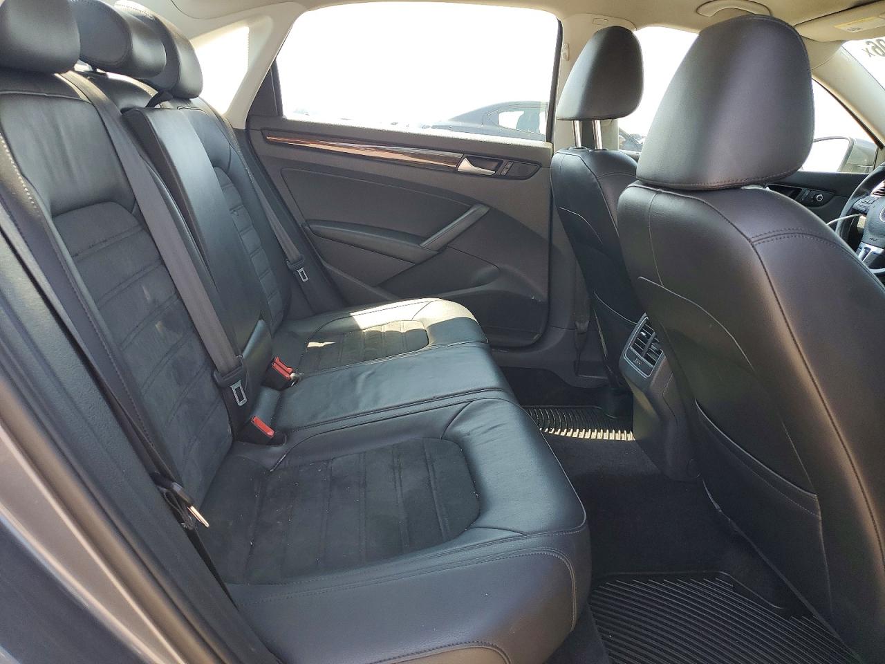 2015 Volkswagen Passat Sel Gray vin: 1VWCT7A36FC100176