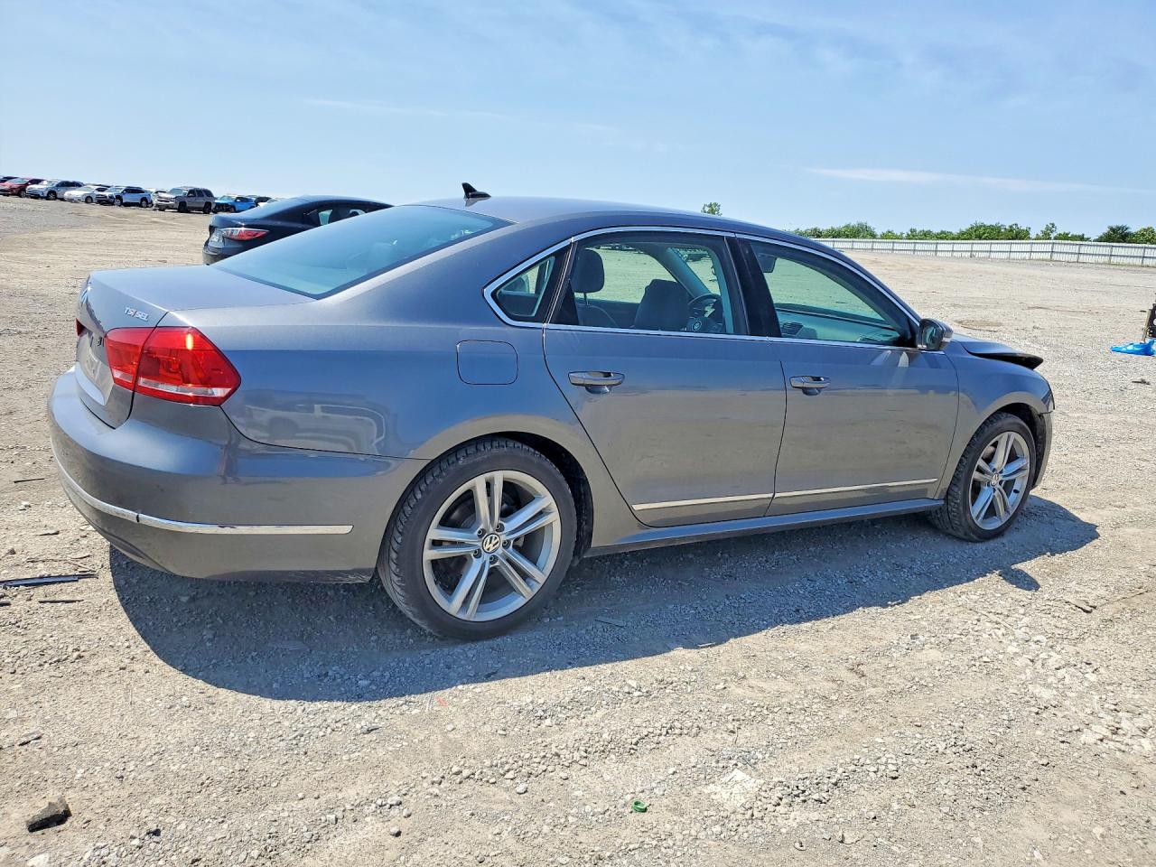 2015 Volkswagen Passat Sel Gray vin: 1VWCT7A36FC100176