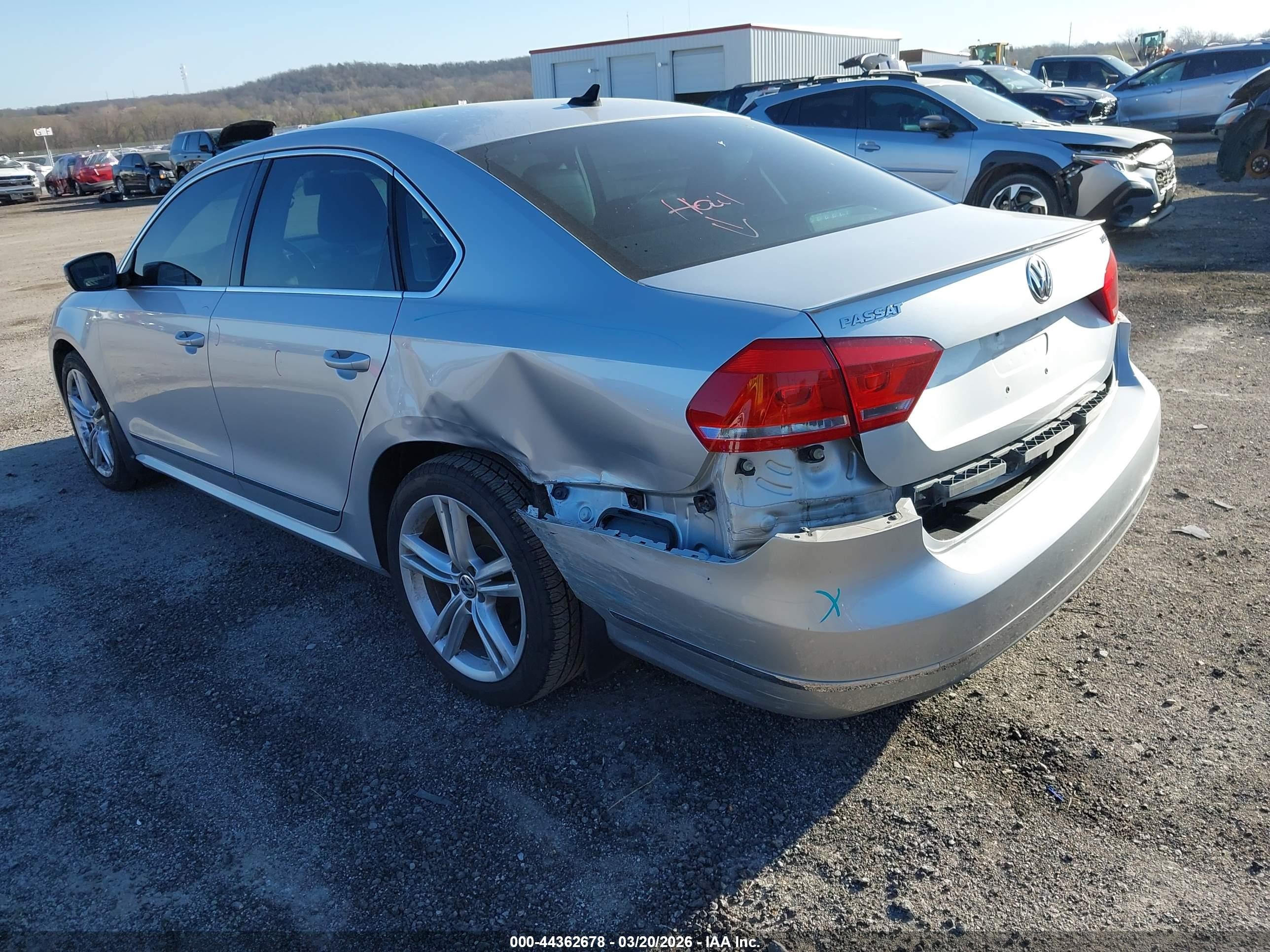 2015 Volkswagen Passat 2.0l Tdi Sel Premium Серебряный vin: 1VWCV7A30FC012038