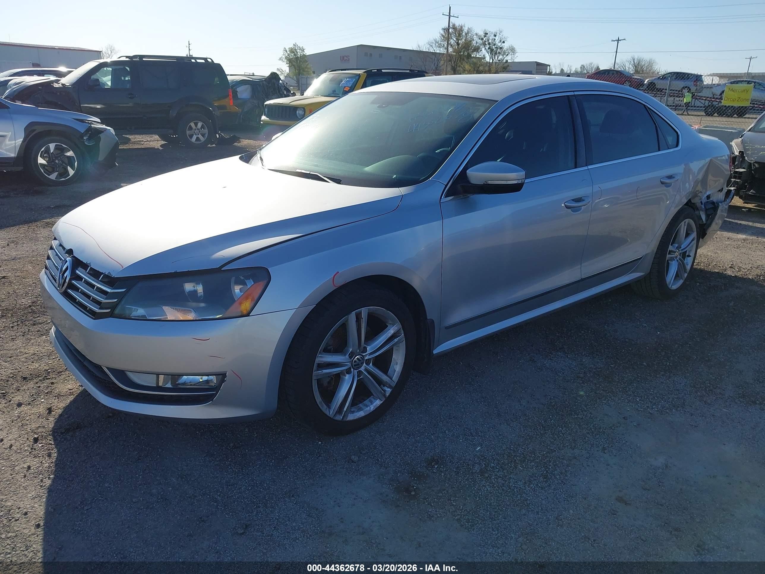 2015 Volkswagen Passat 2.0l Tdi Sel Premium Серебряный vin: 1VWCV7A30FC012038