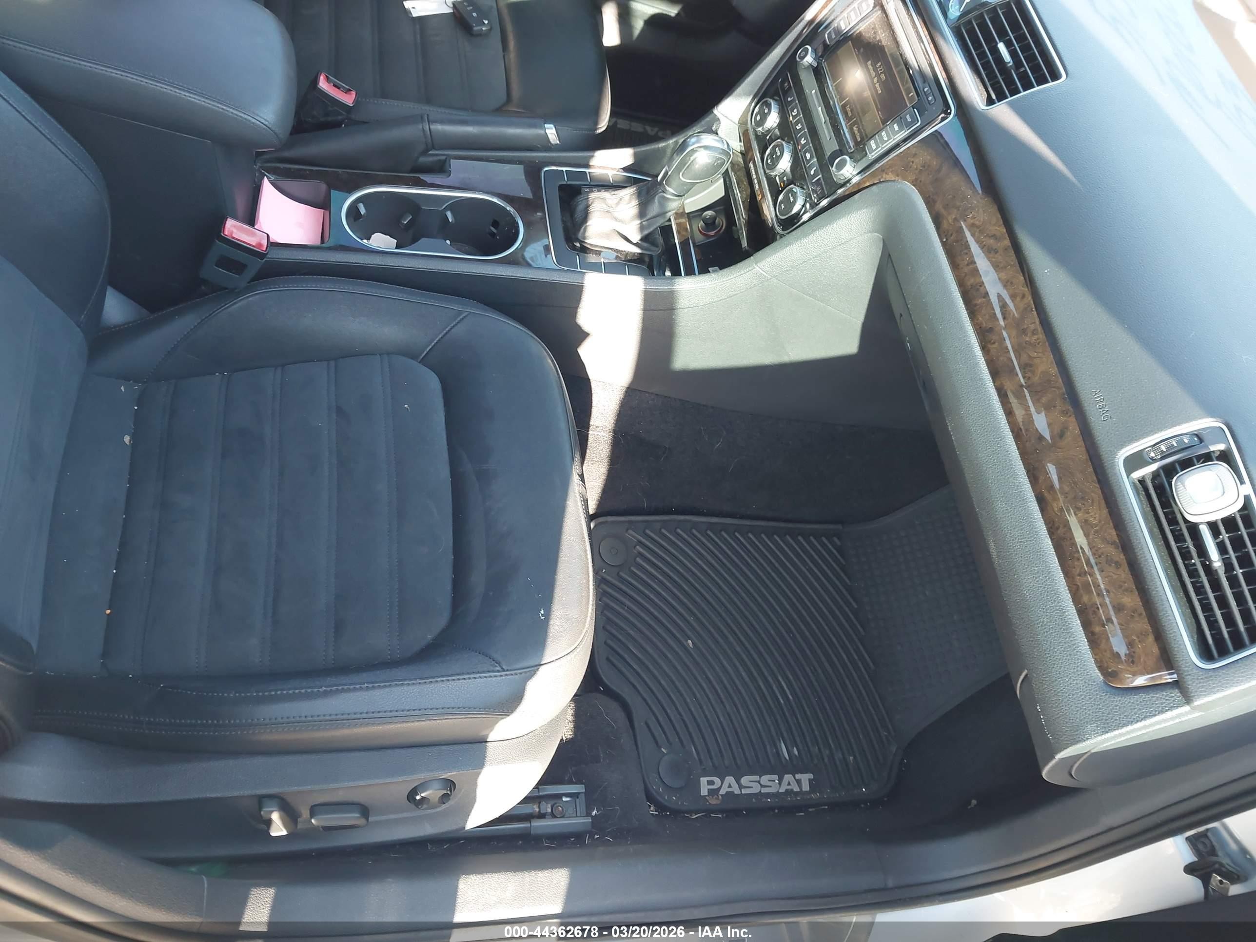 2015 Volkswagen Passat 2.0l Tdi Sel Premium Серебряный vin: 1VWCV7A30FC012038