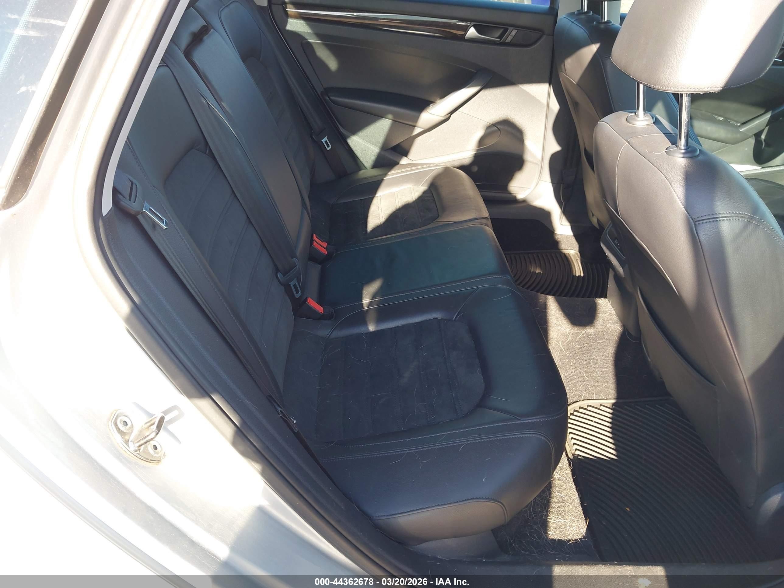 2015 Volkswagen Passat 2.0l Tdi Sel Premium Серебряный vin: 1VWCV7A30FC012038