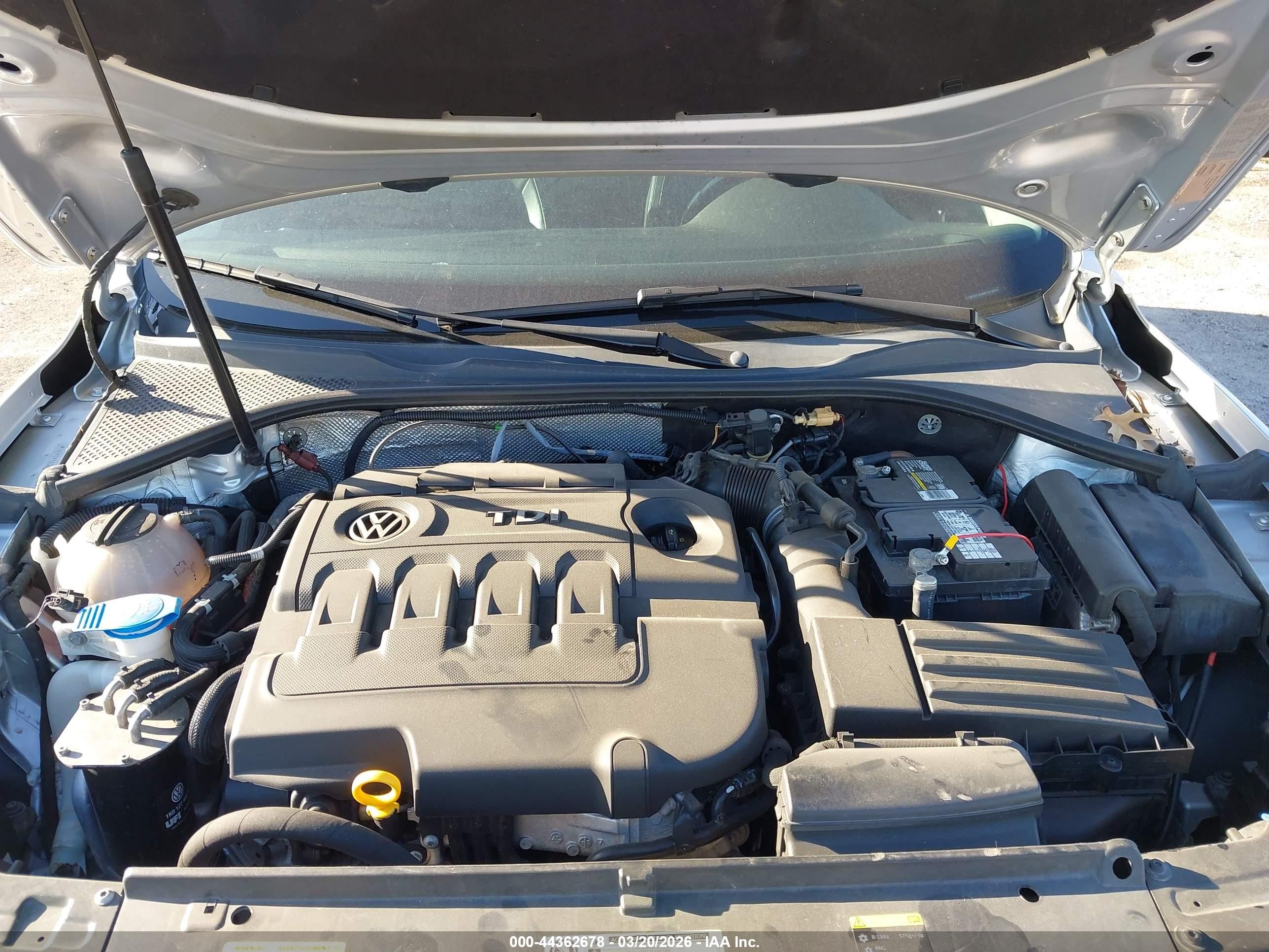 2015 Volkswagen Passat 2.0l Tdi Sel Premium Серебряный vin: 1VWCV7A30FC012038