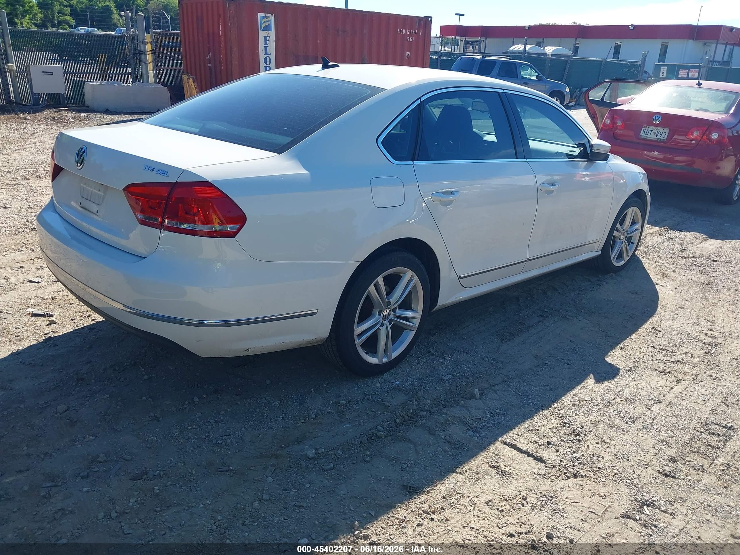 2015 Volkswagen Passat 2.0l Tdi Sel Premium White vin: 1VWCV7A30FC026330