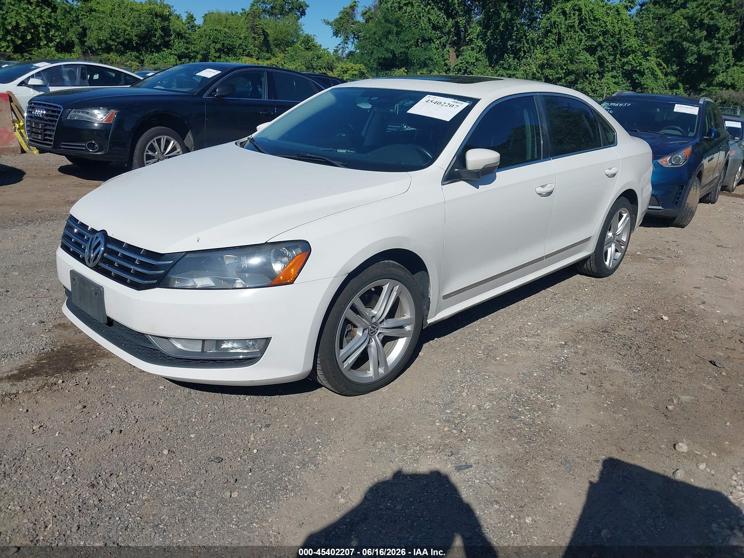 2015 Volkswagen Passat 2.0l Tdi Sel Premium White vin: 1VWCV7A30FC026330