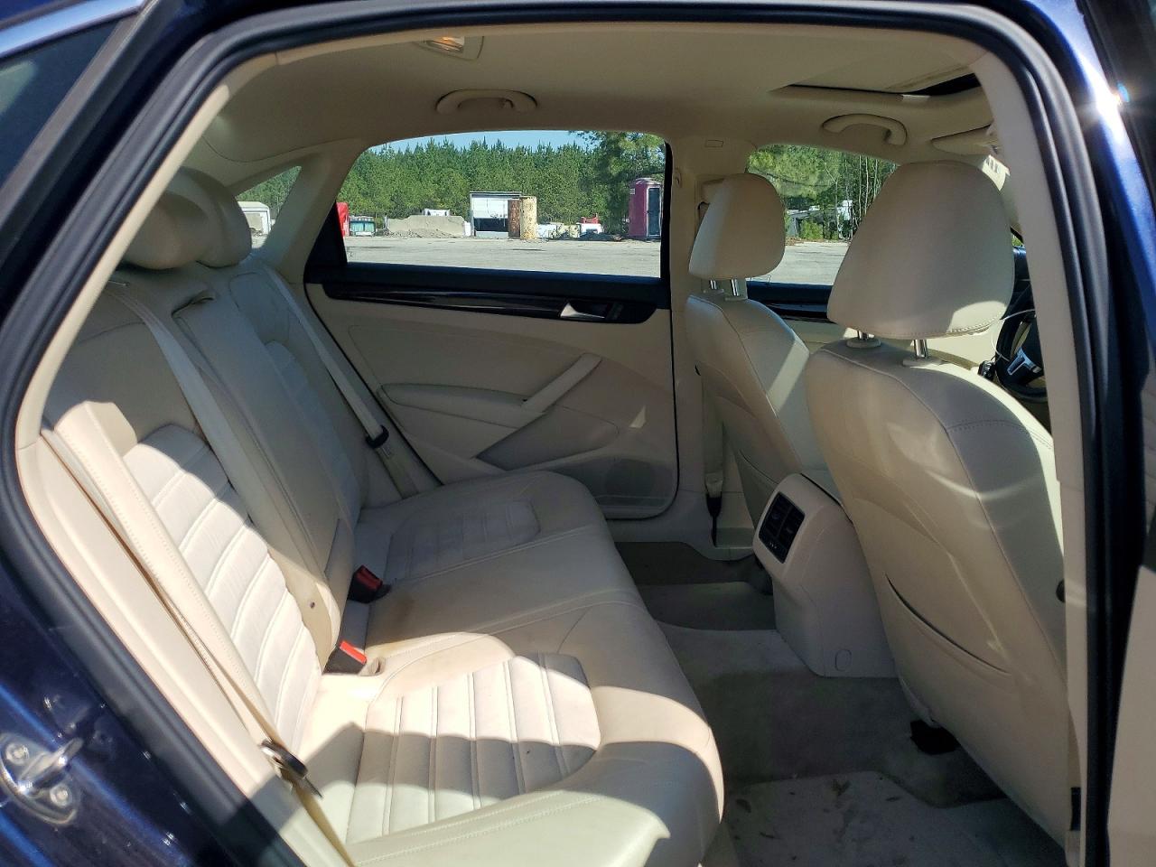 2015 Volkswagen Passat Blue vin: 1VWCV7A31FC036882