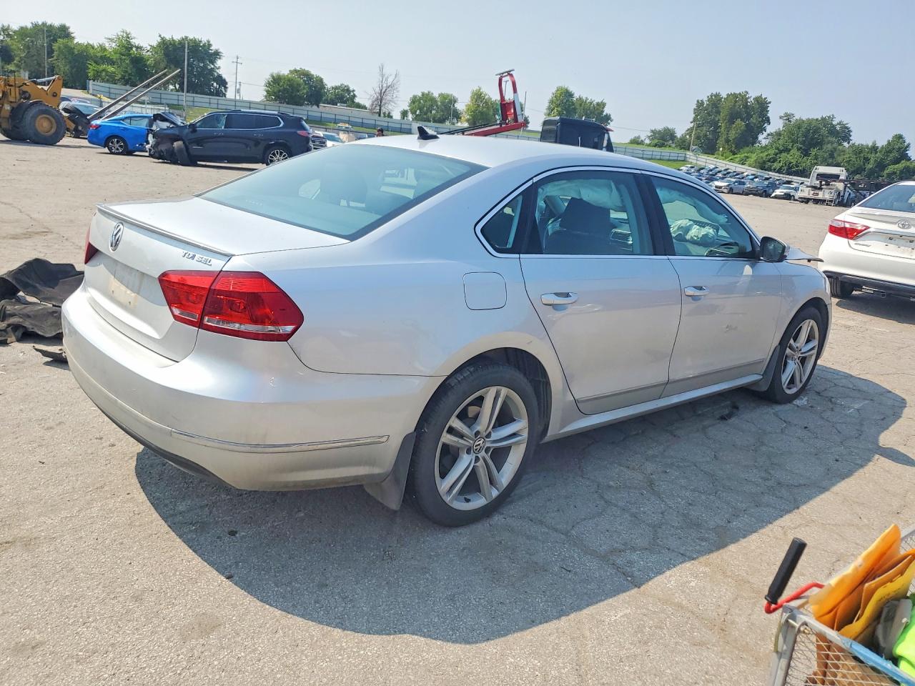 2015 Volkswagen Passat Sel Silver vin: 1VWCV7A33FC053005