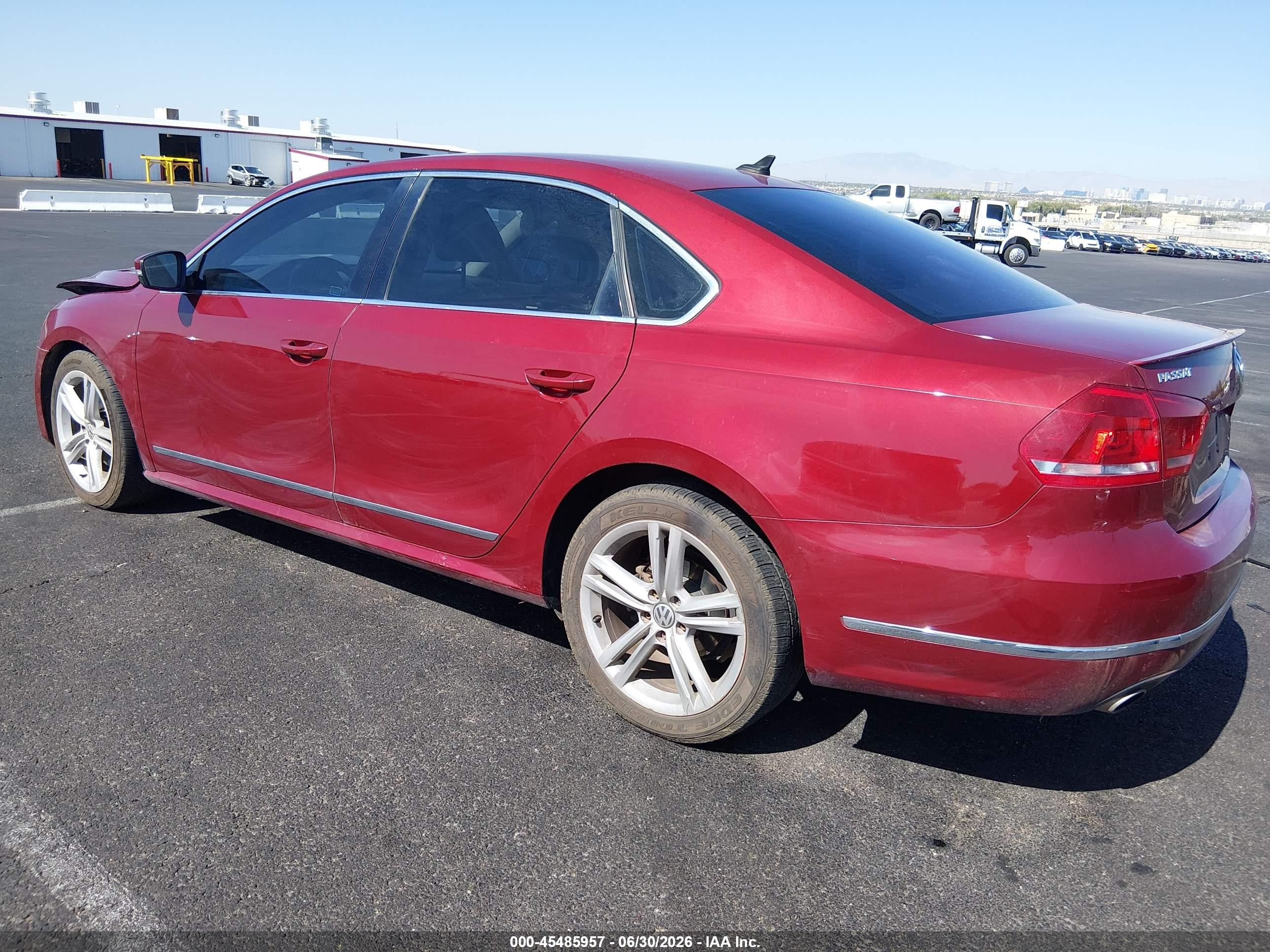 2015 Volkswagen Passat 2.0l Tdi Sel Premium Red vin: 1VWCV7A33FC063596