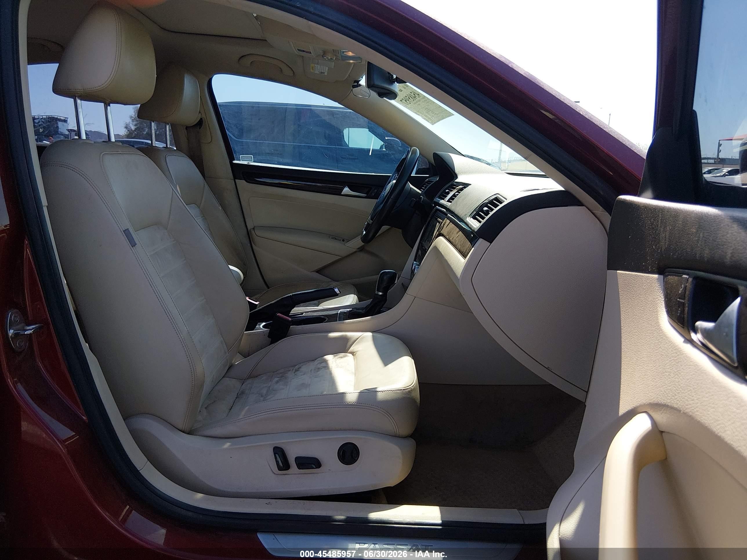 2015 Volkswagen Passat 2.0l Tdi Sel Premium Red vin: 1VWCV7A33FC063596