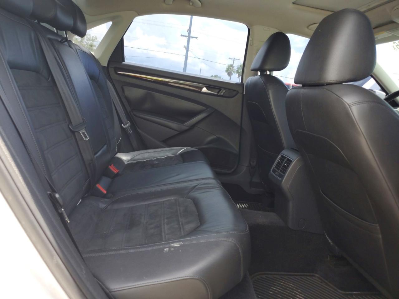 2015 Volkswagen Passat Sel White vin: 1VWCV7A34FC029585