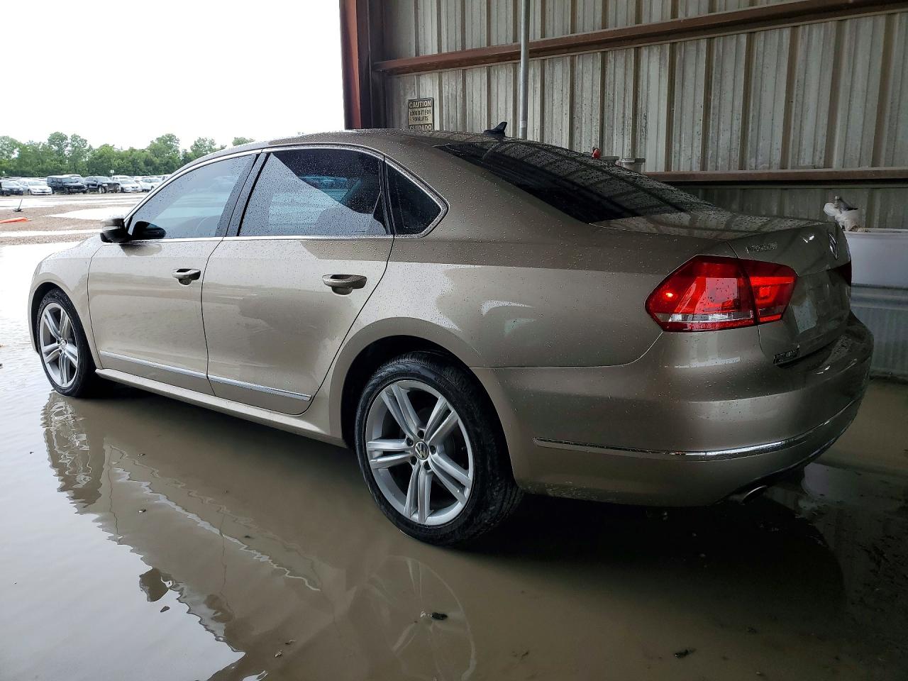 2015 Volkswagen Passat Sel Gold vin: 1VWCV7A34FC050601