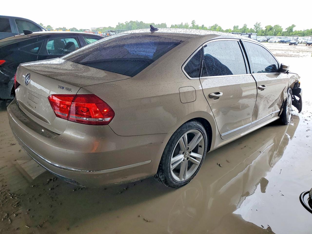 2015 Volkswagen Passat Sel Gold vin: 1VWCV7A34FC050601