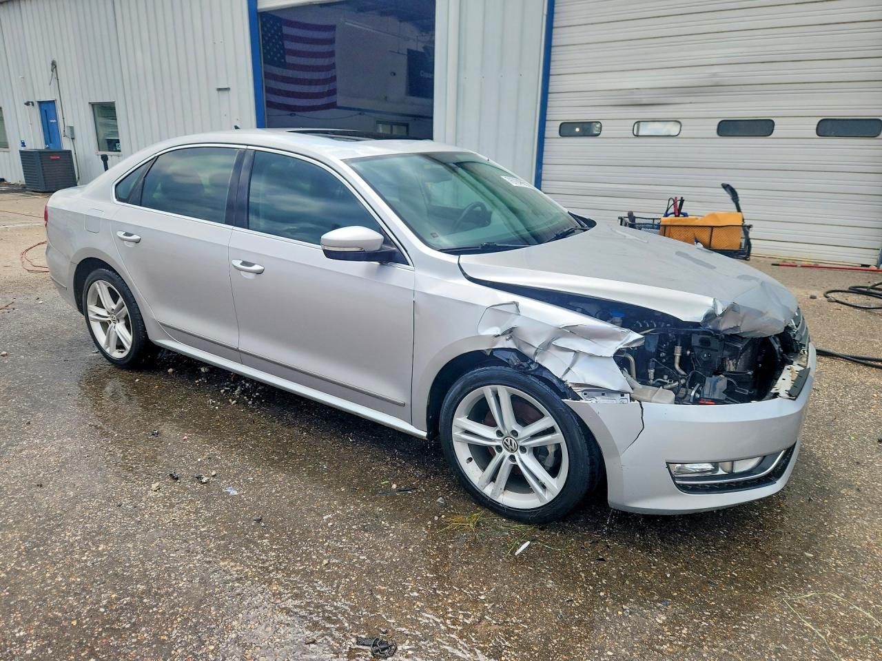 2015 Volkswagen Passat Sel Silver vin: 1VWCV7A34FC051800