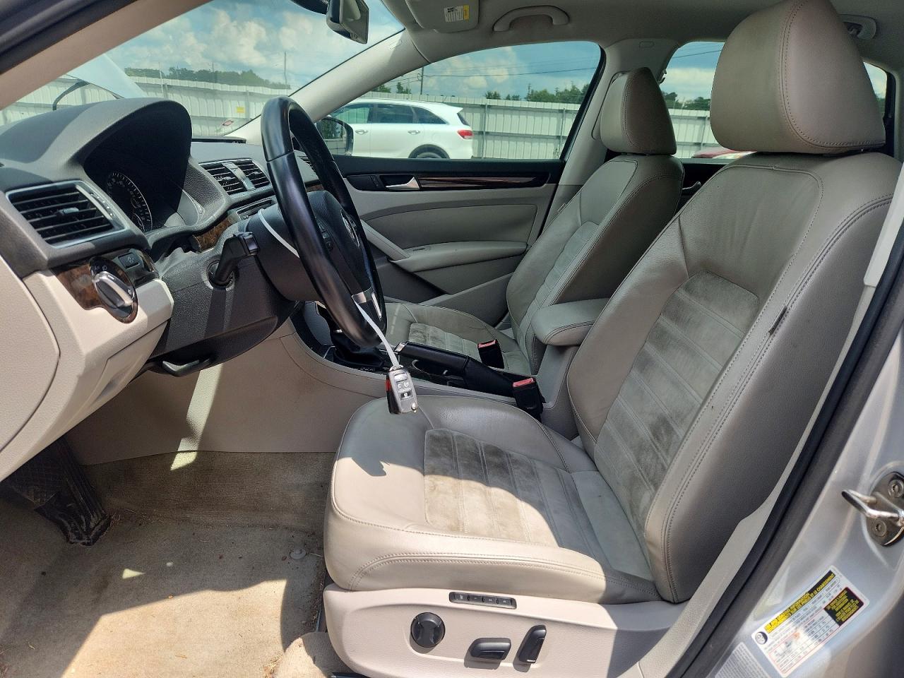 2015 Volkswagen Passat Sel Silver vin: 1VWCV7A34FC051800