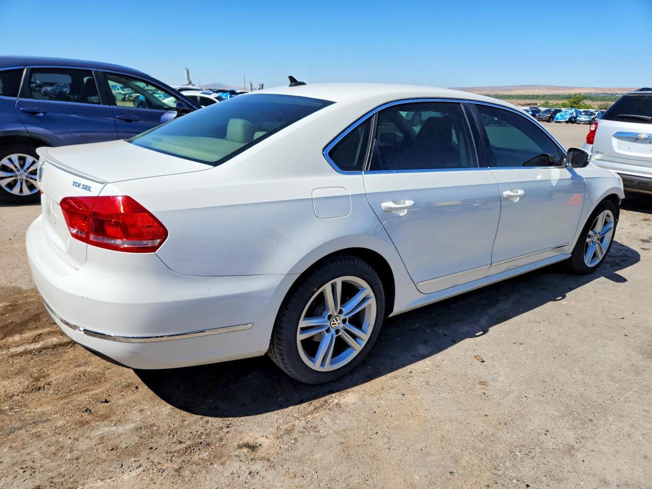 2015 Volkswagen Passat Sel White vin: 1VWCV7A34FC064790