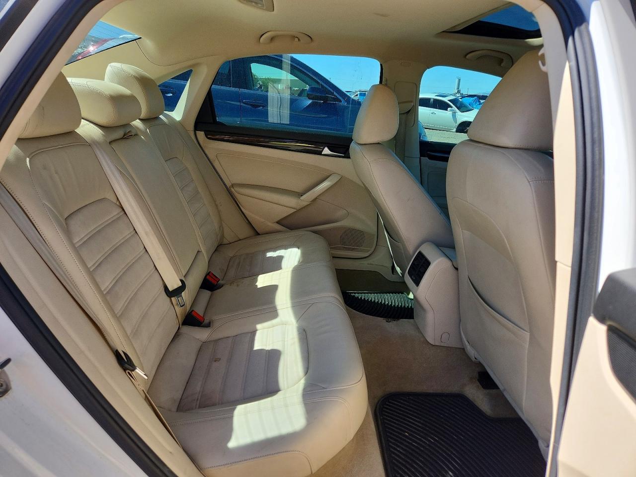 2015 Volkswagen Passat Sel White vin: 1VWCV7A34FC064790