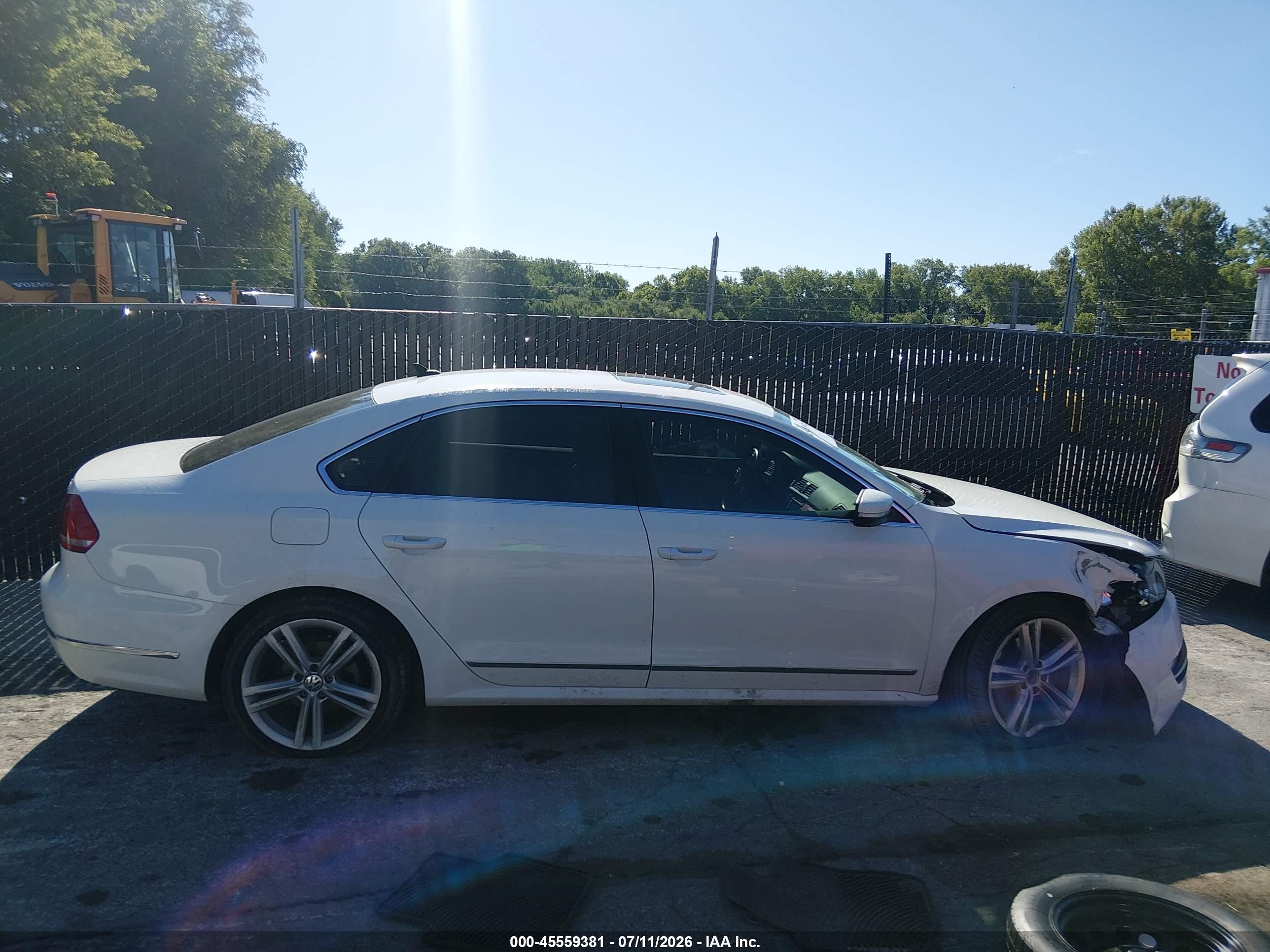 2015 Volkswagen Passat 2.0l Tdi Sel Premium White vin: 1VWCV7A34FC088765
