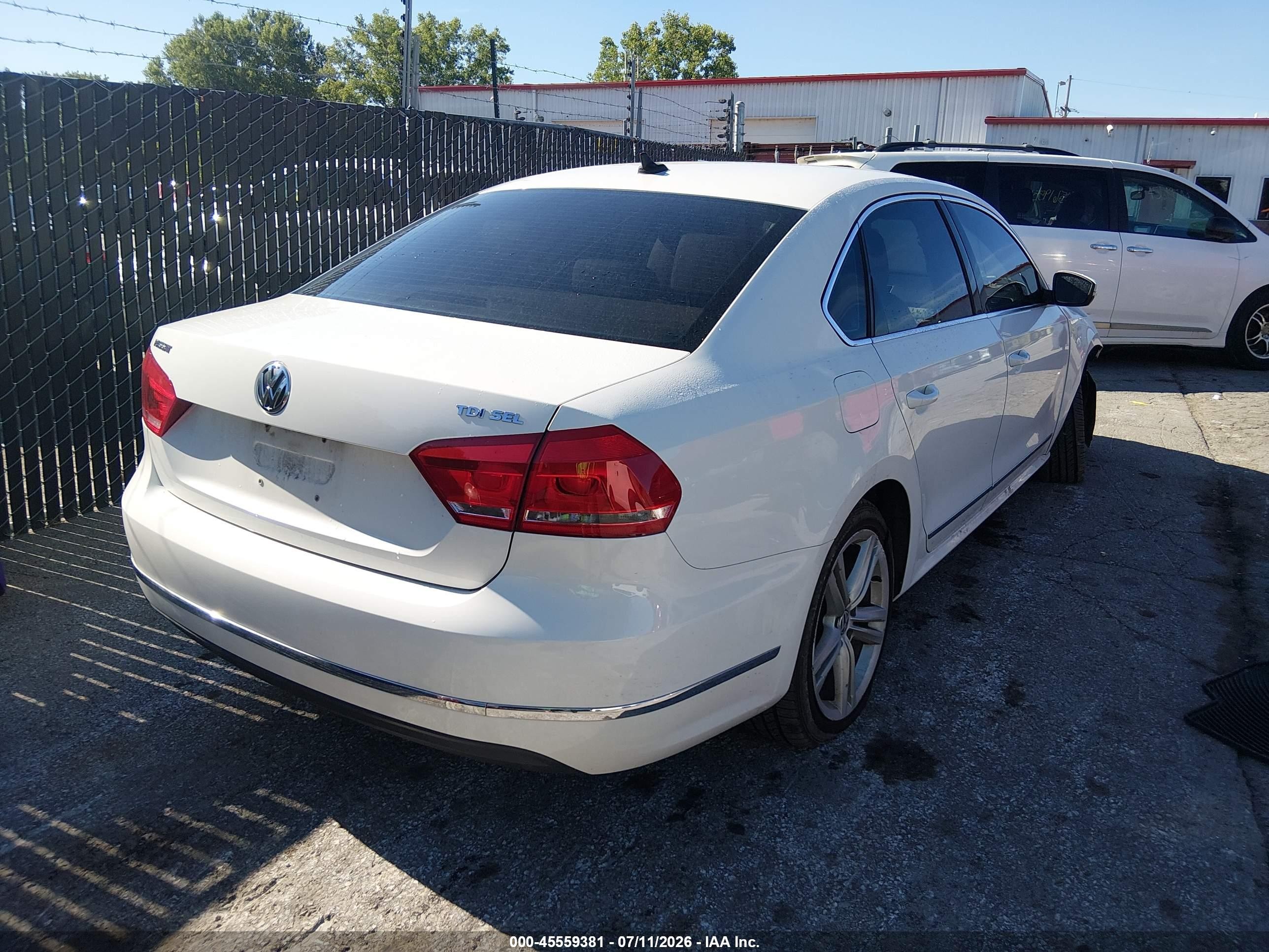 2015 Volkswagen Passat 2.0l Tdi Sel Premium White vin: 1VWCV7A34FC088765