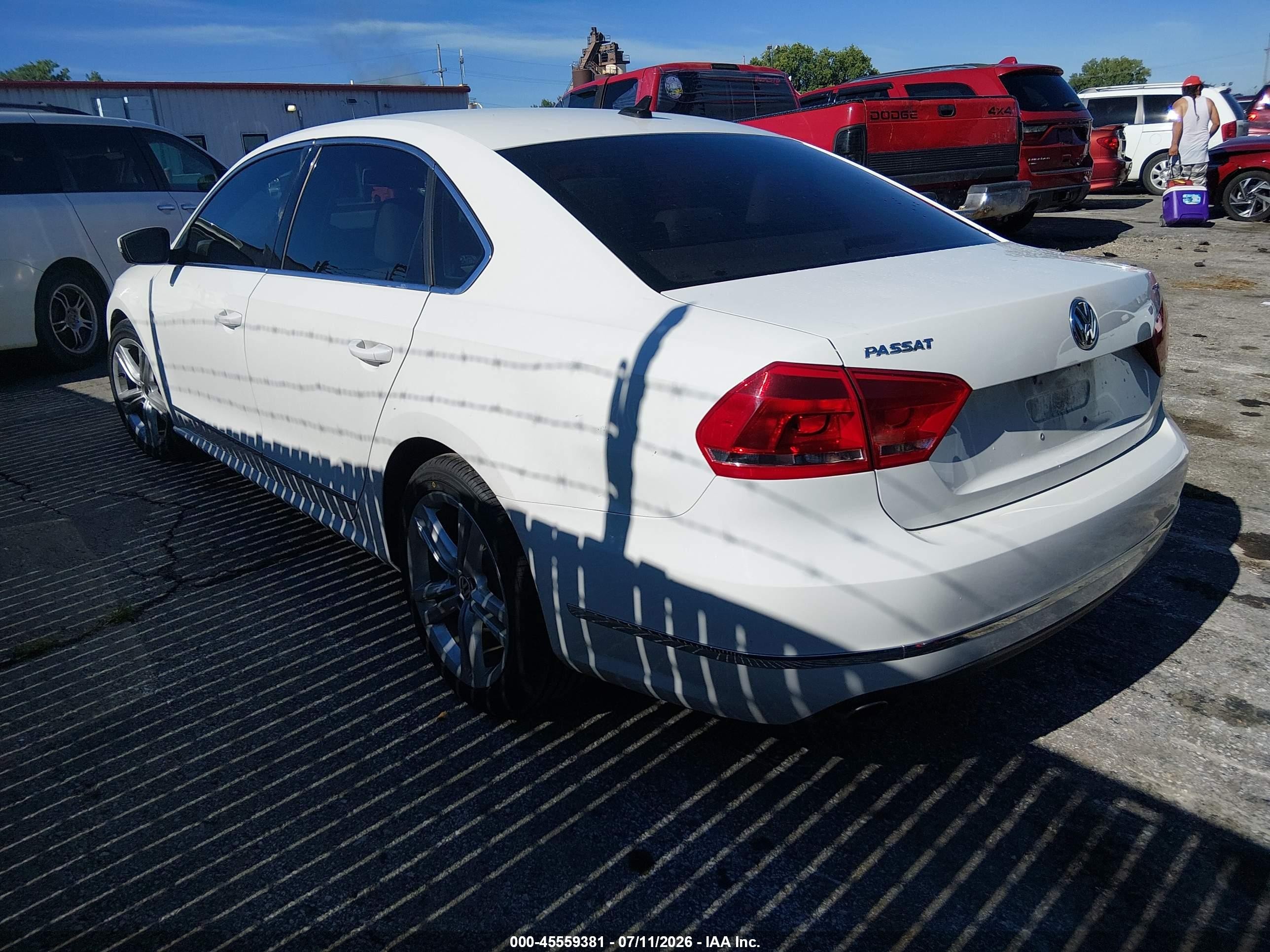 2015 Volkswagen Passat 2.0l Tdi Sel Premium White vin: 1VWCV7A34FC088765