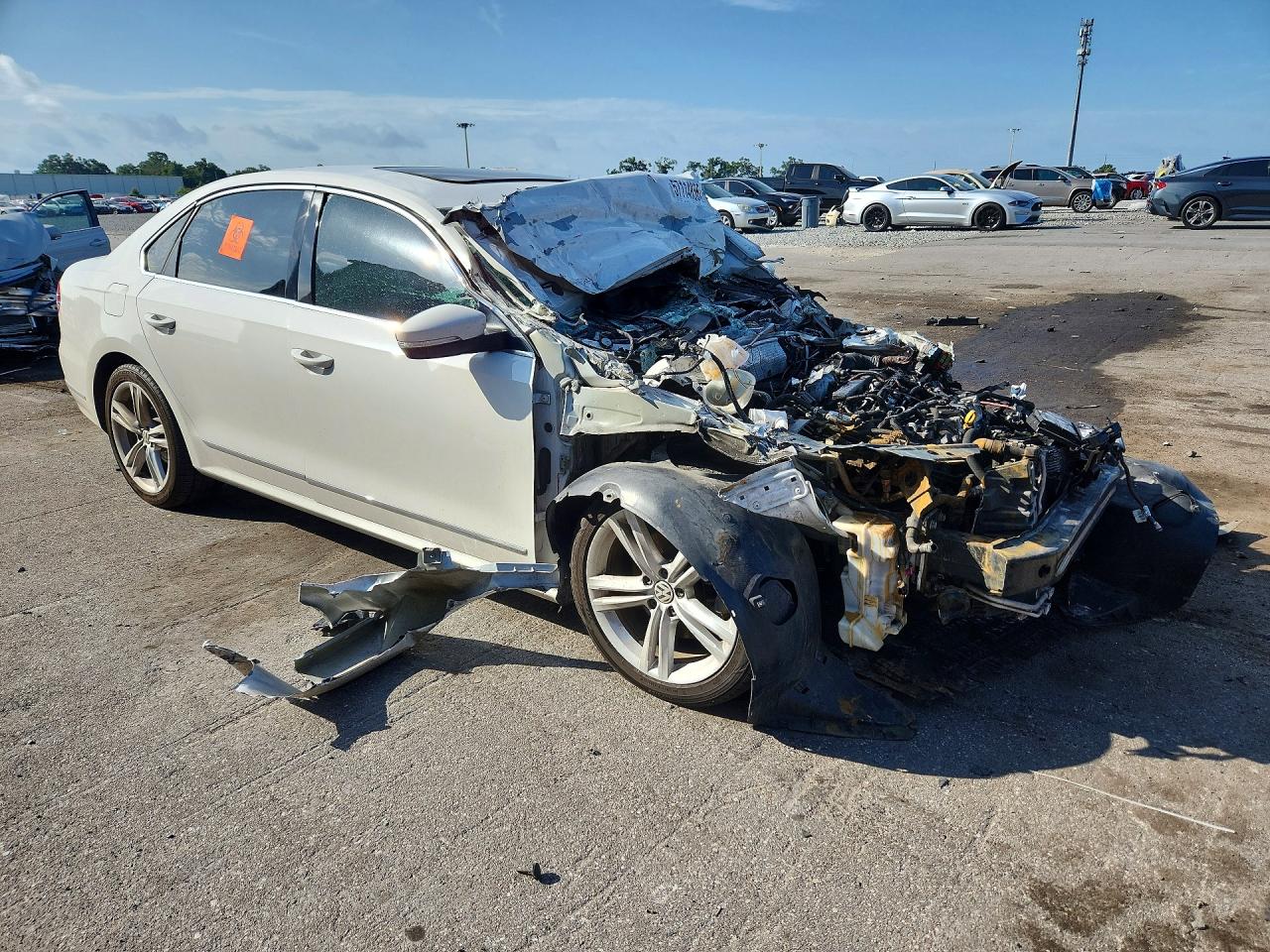 2015 Volkswagen Passat Sel White vin: 1VWCV7A34FC096977